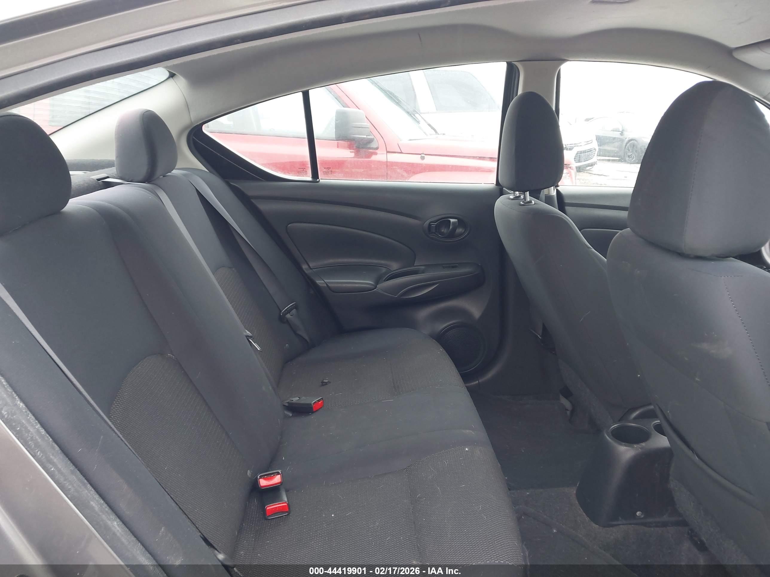 NISSAN VERSA image 8