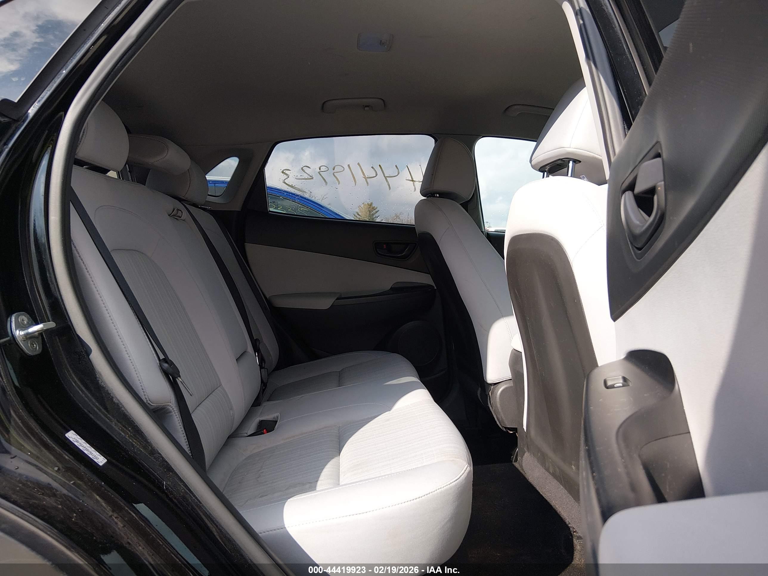HYUNDAI KONA image 8