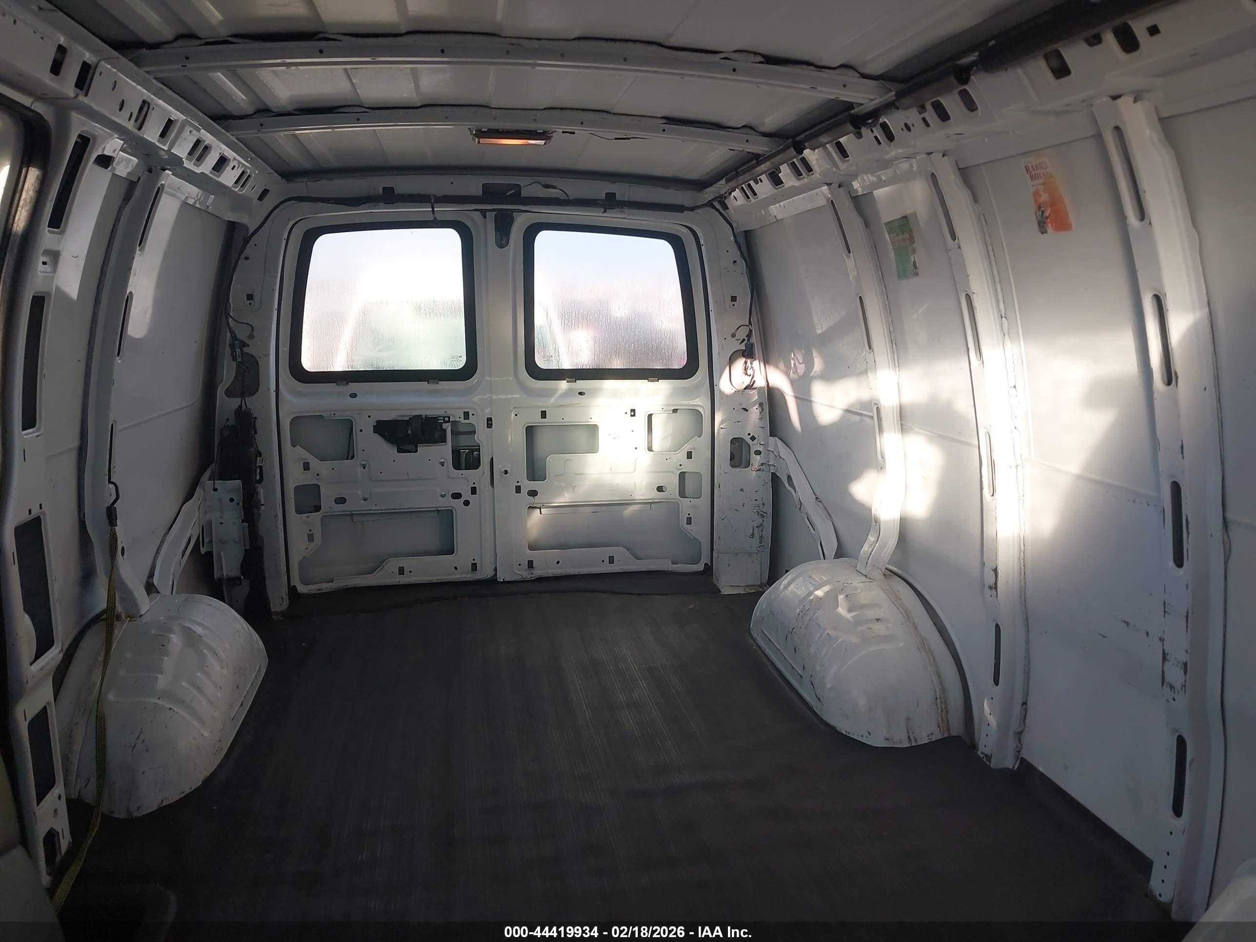 CHEVROLET EXPRESS image 8