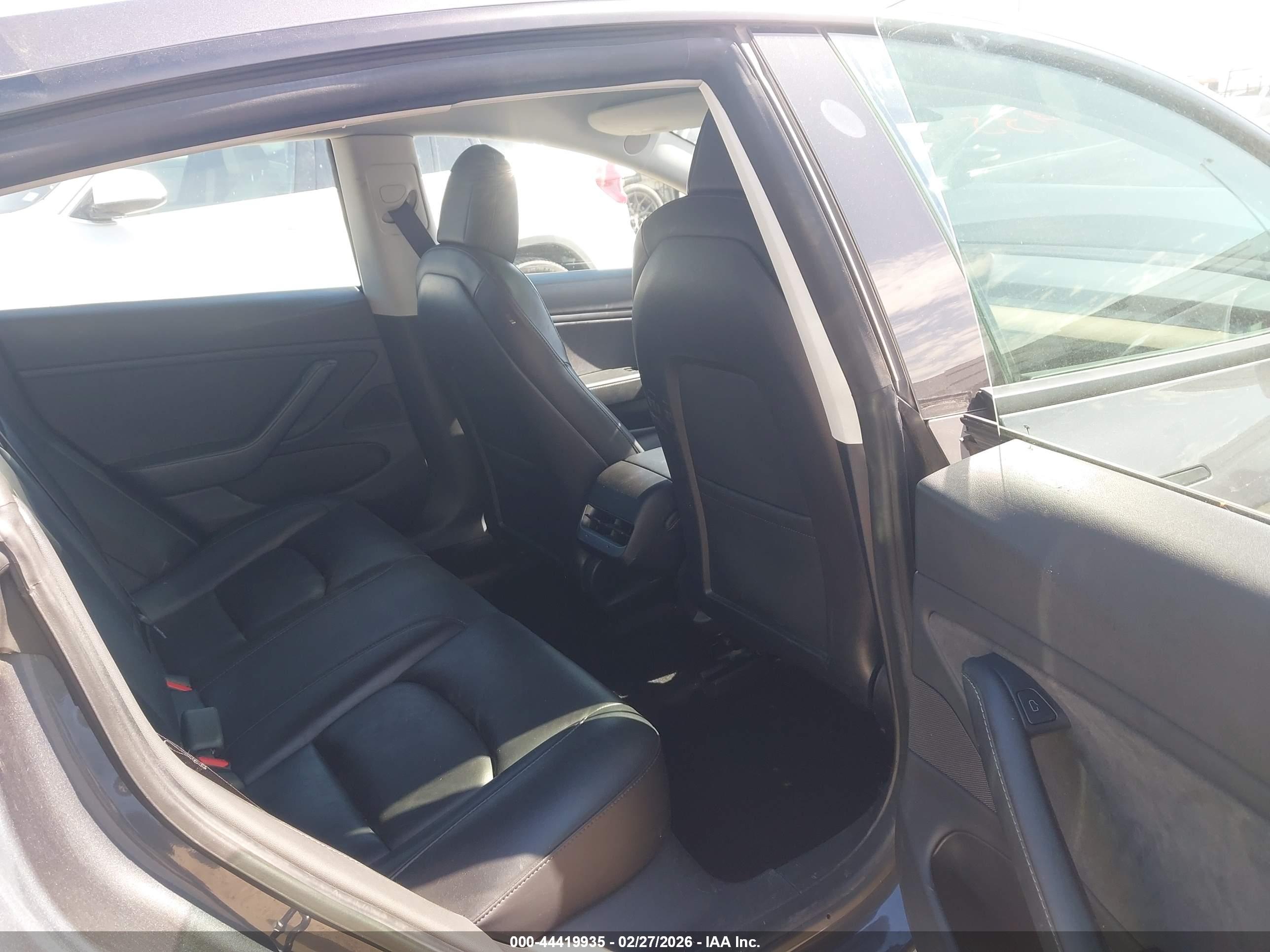 TESLA MODEL image 8