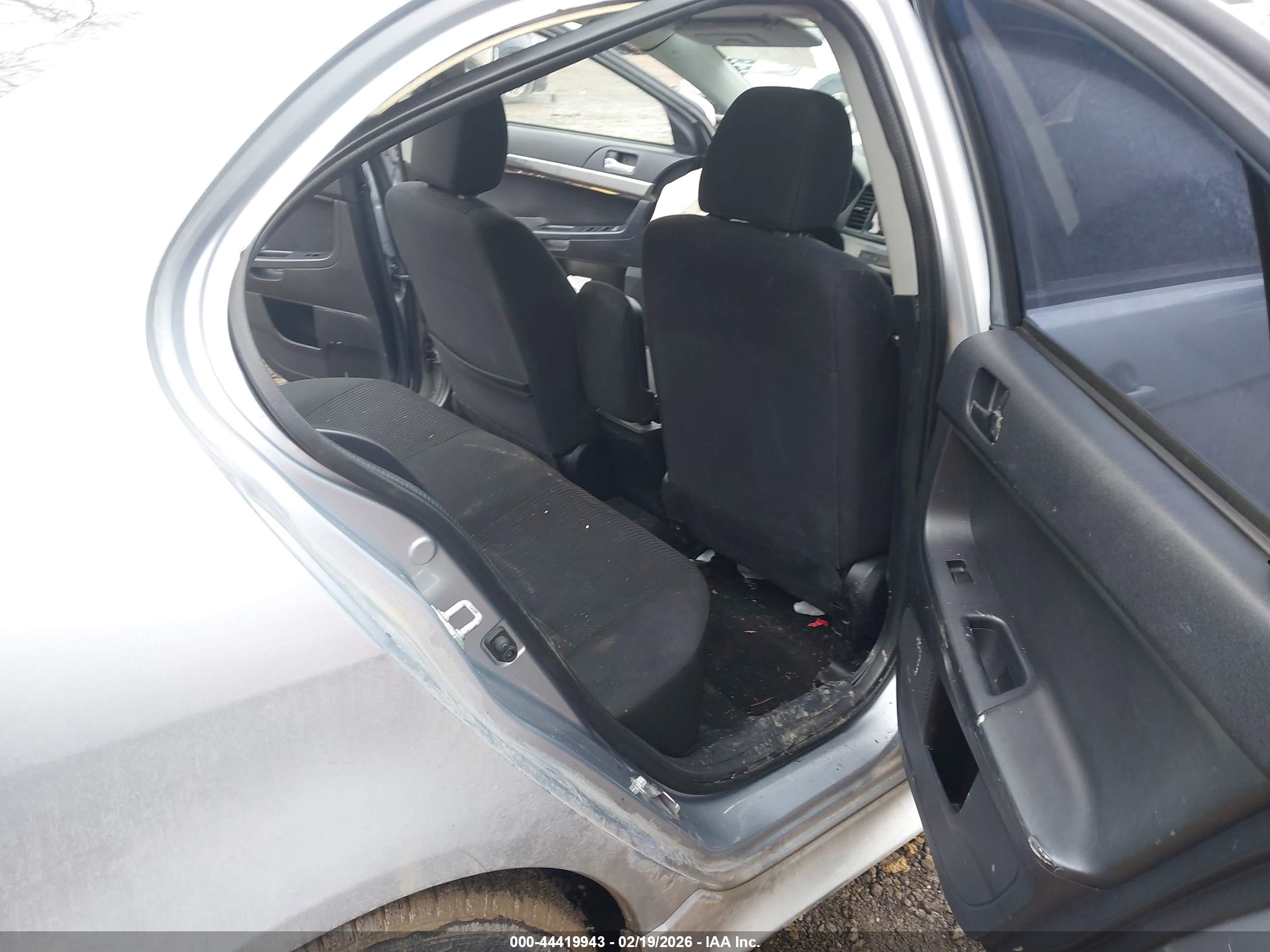 MITSUBISHI LANCER image 8