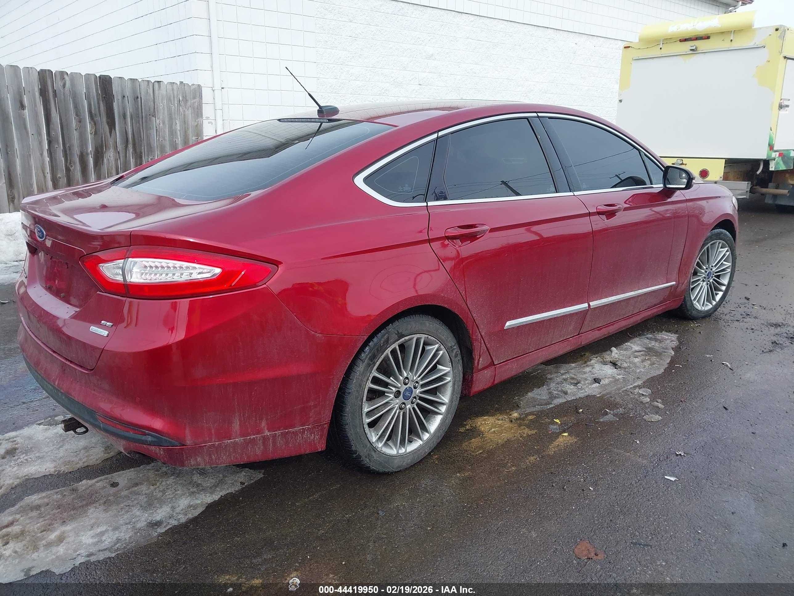 FORD FUSION image 4