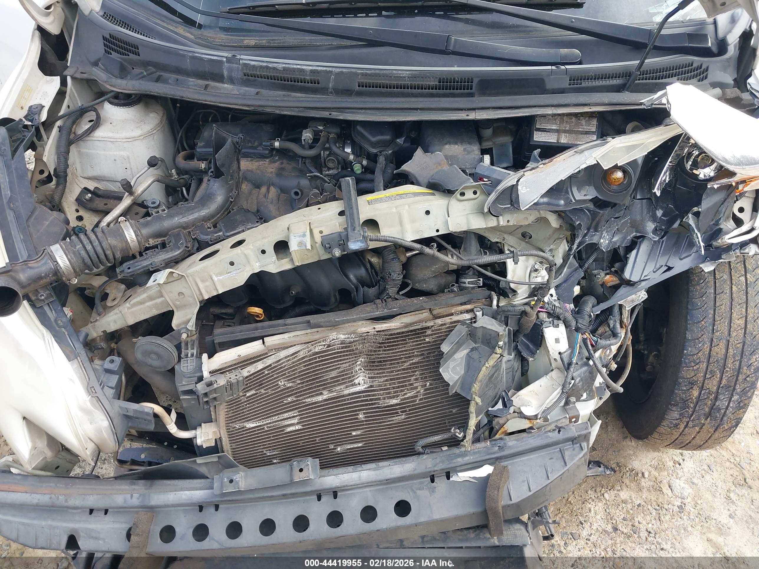 NISSAN VERSA image 10
