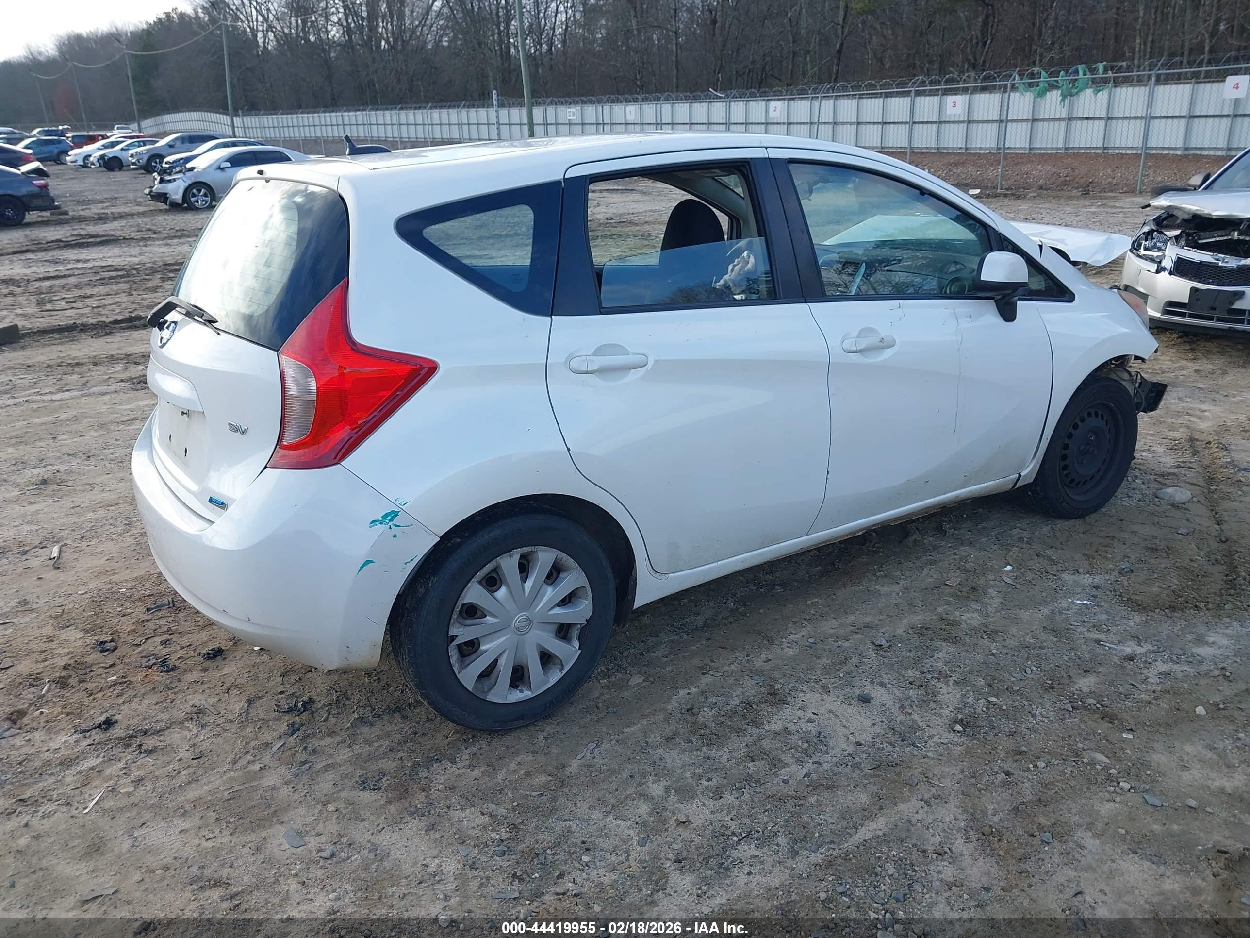 NISSAN VERSA image 4