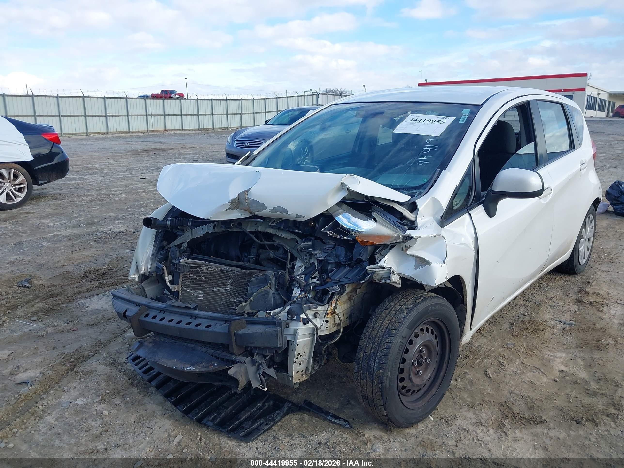 NISSAN VERSA image 6