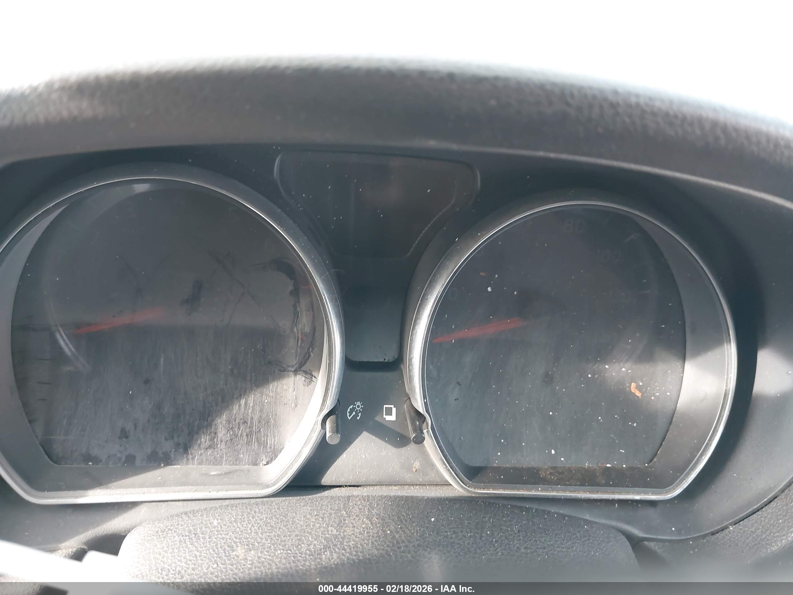 NISSAN VERSA image 7