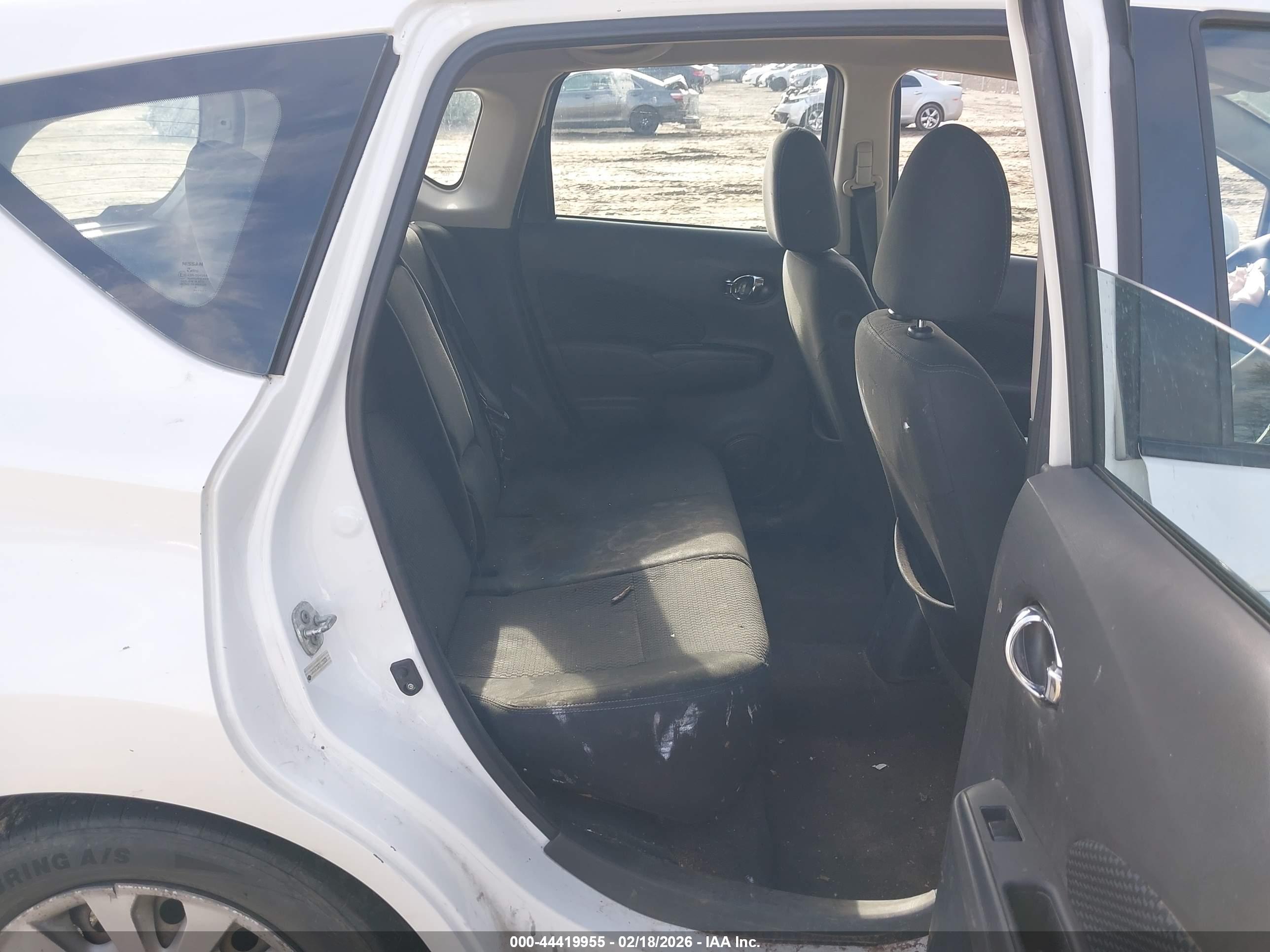 NISSAN VERSA image 8