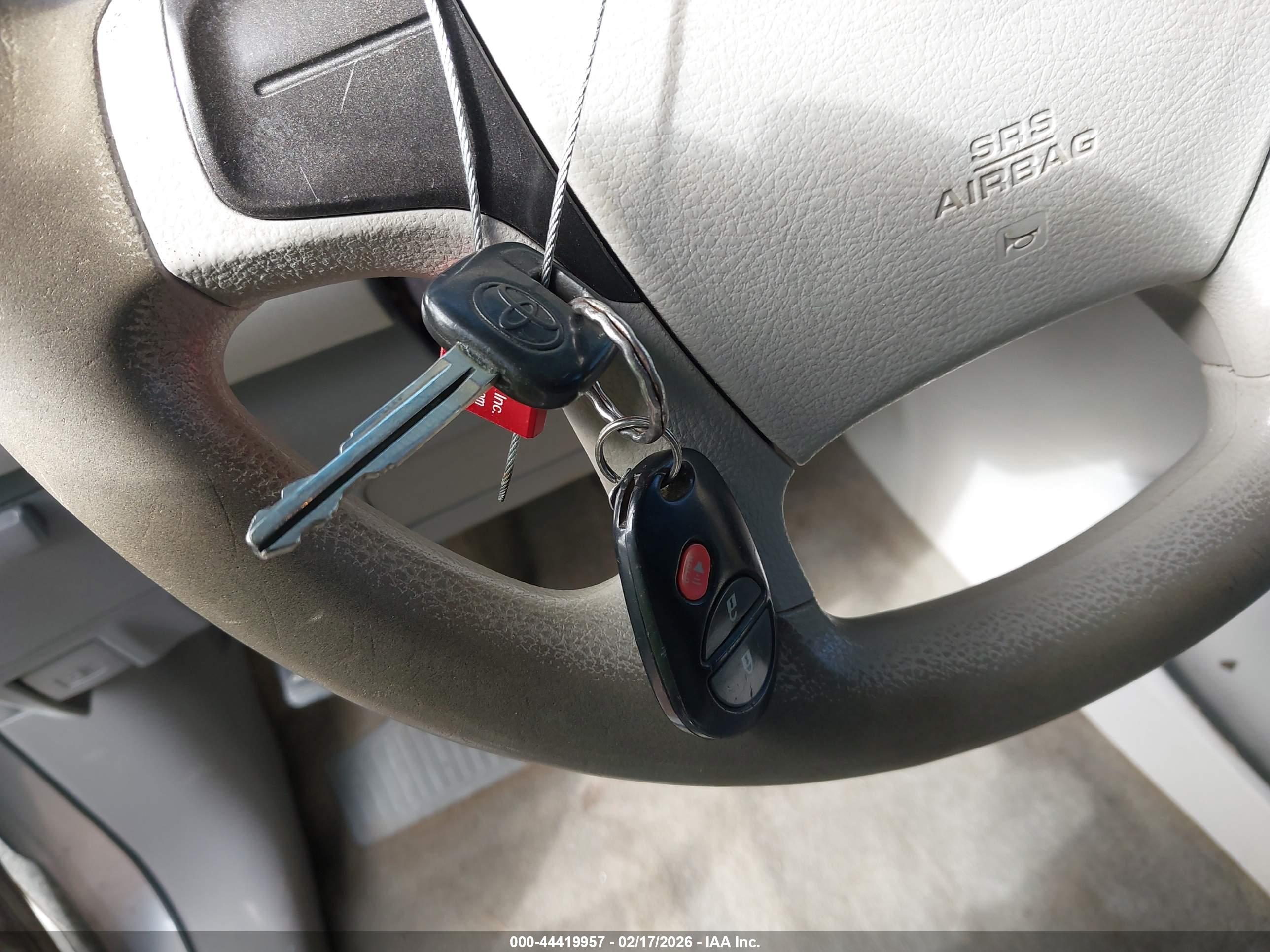 TOYOTA SIENNA image 11
