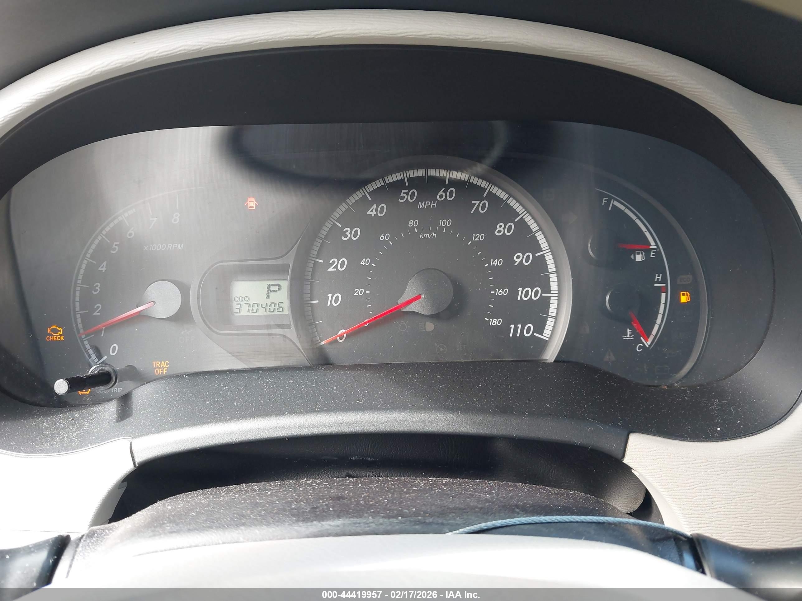 TOYOTA SIENNA image 7