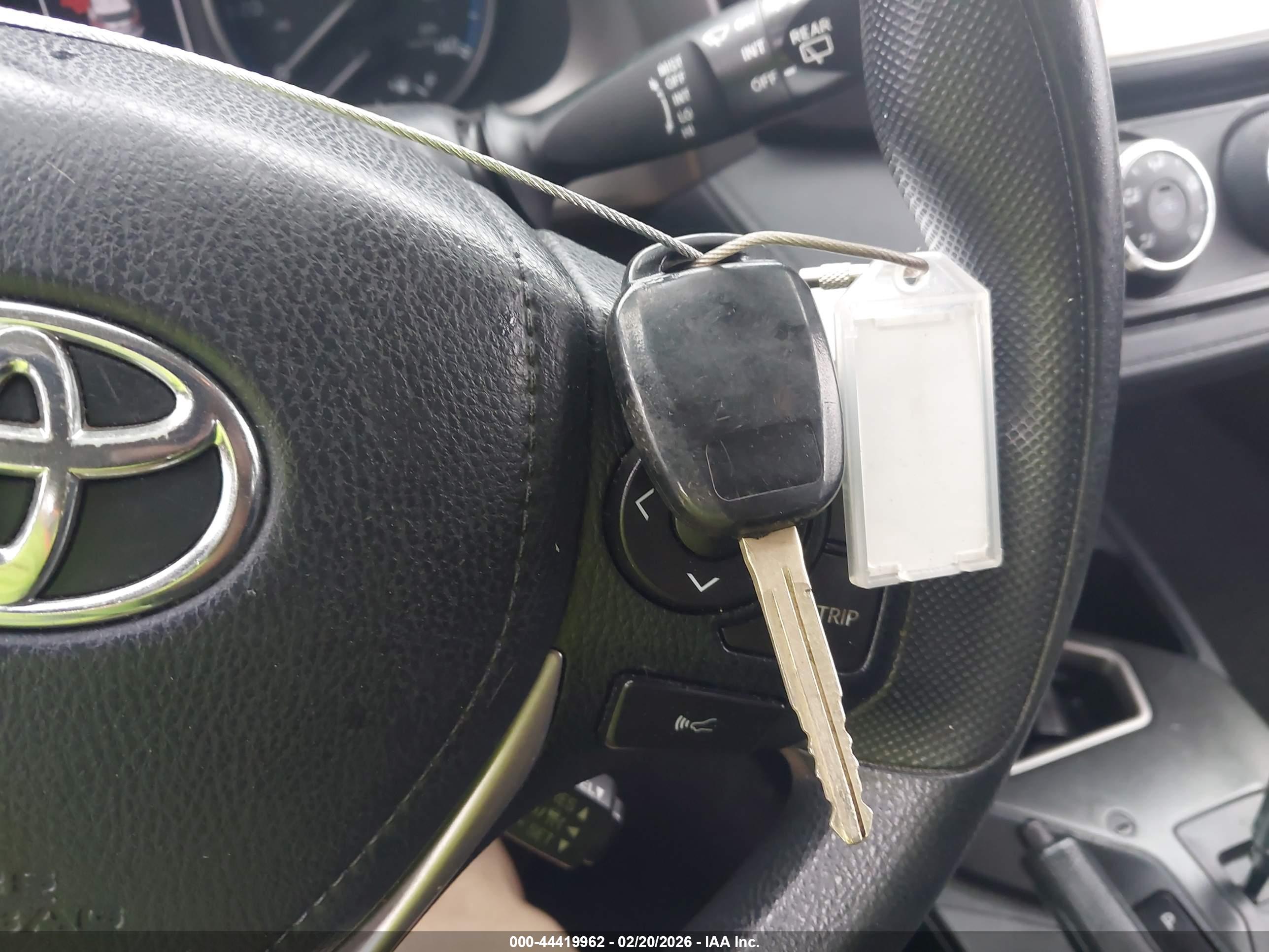 TOYOTA RAV4 image 11