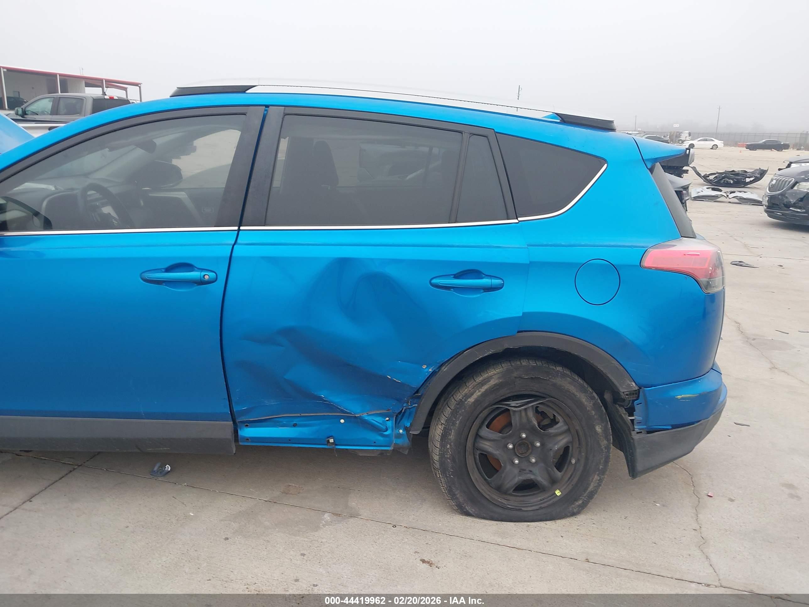 TOYOTA RAV4 image 6