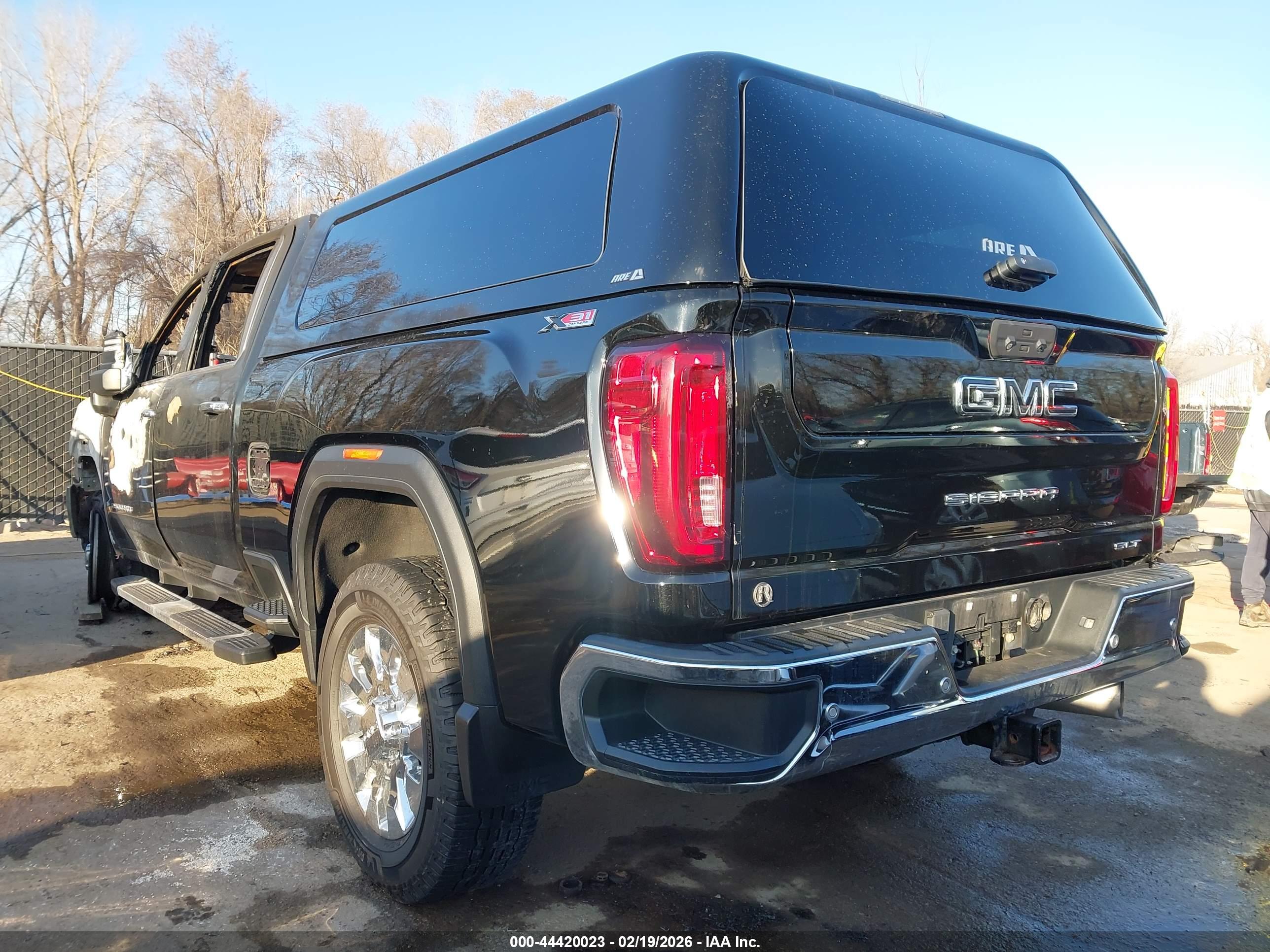 GMC SIERRA image 3