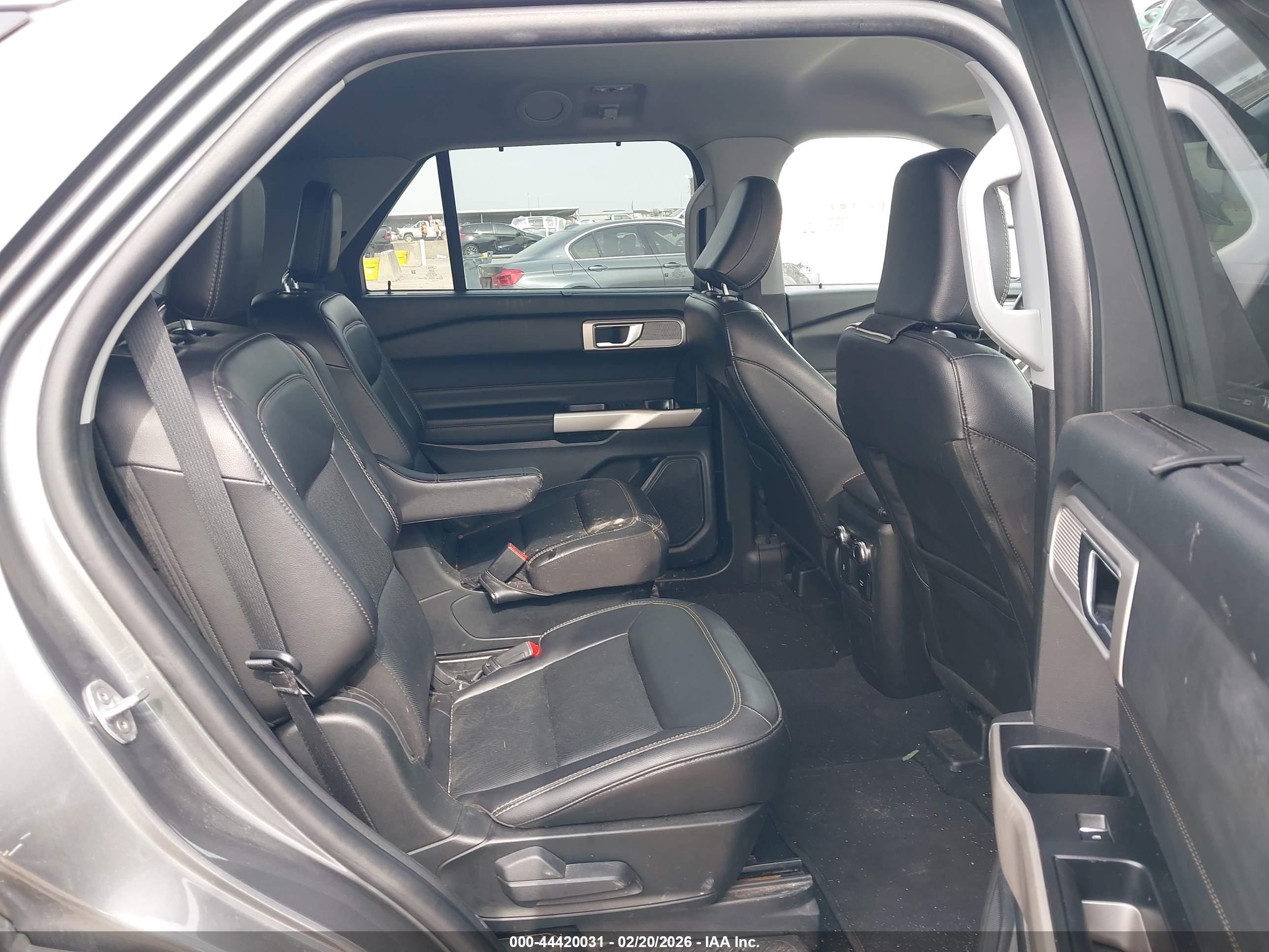 FORD EXPLORER image 8