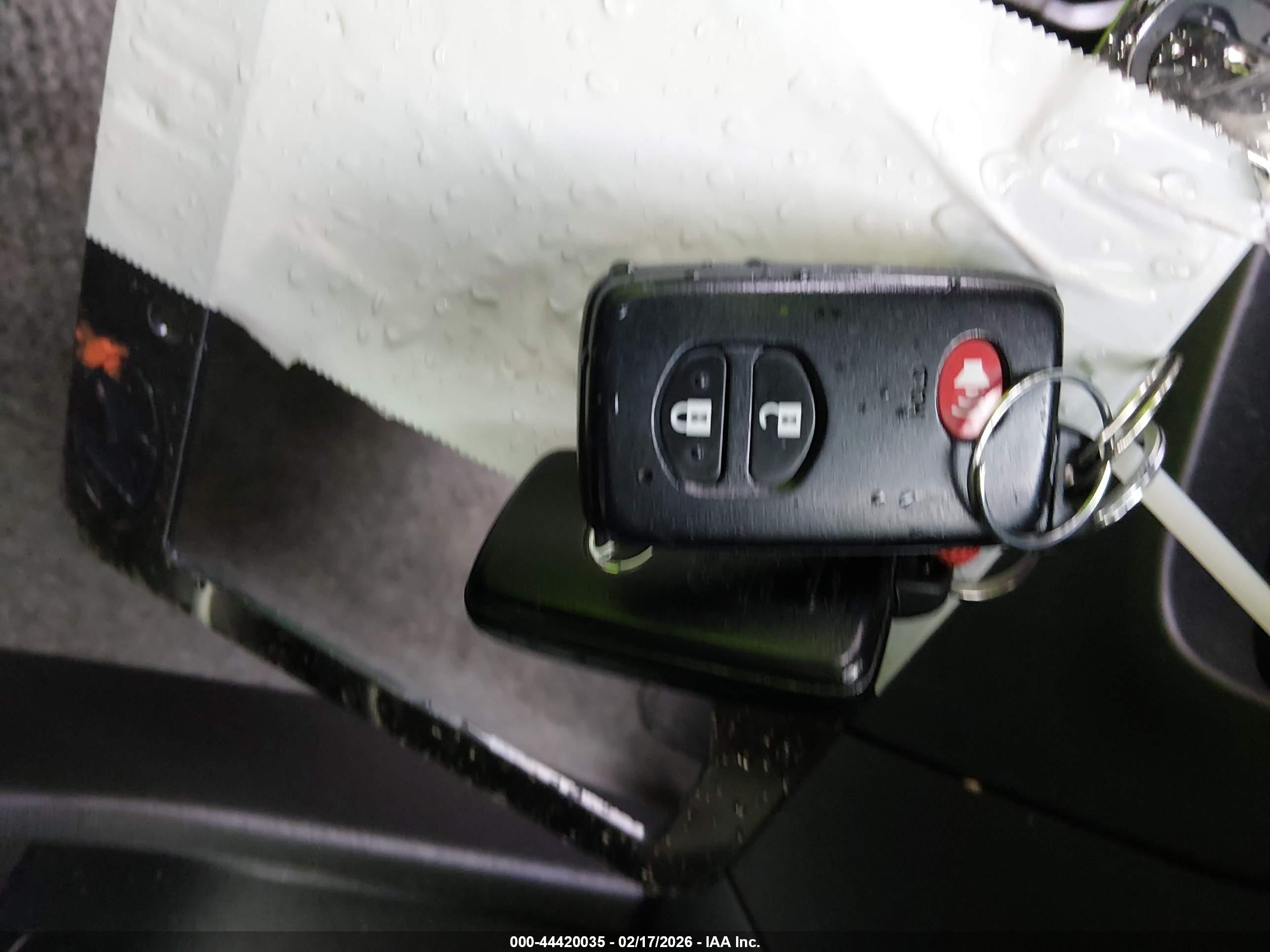 TOYOTA PRIUS image 11