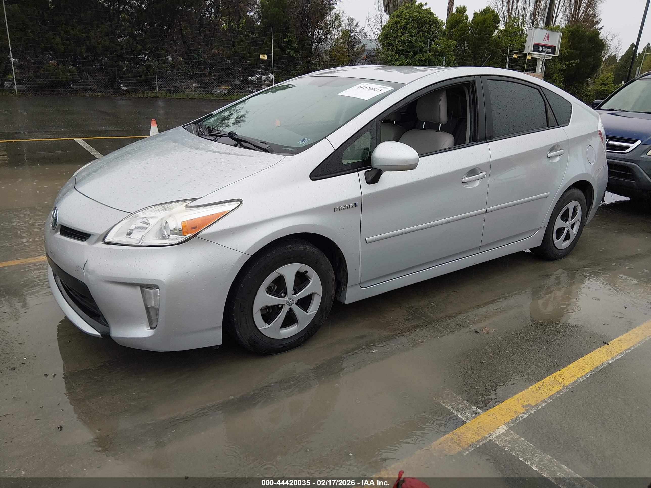 TOYOTA PRIUS image 2