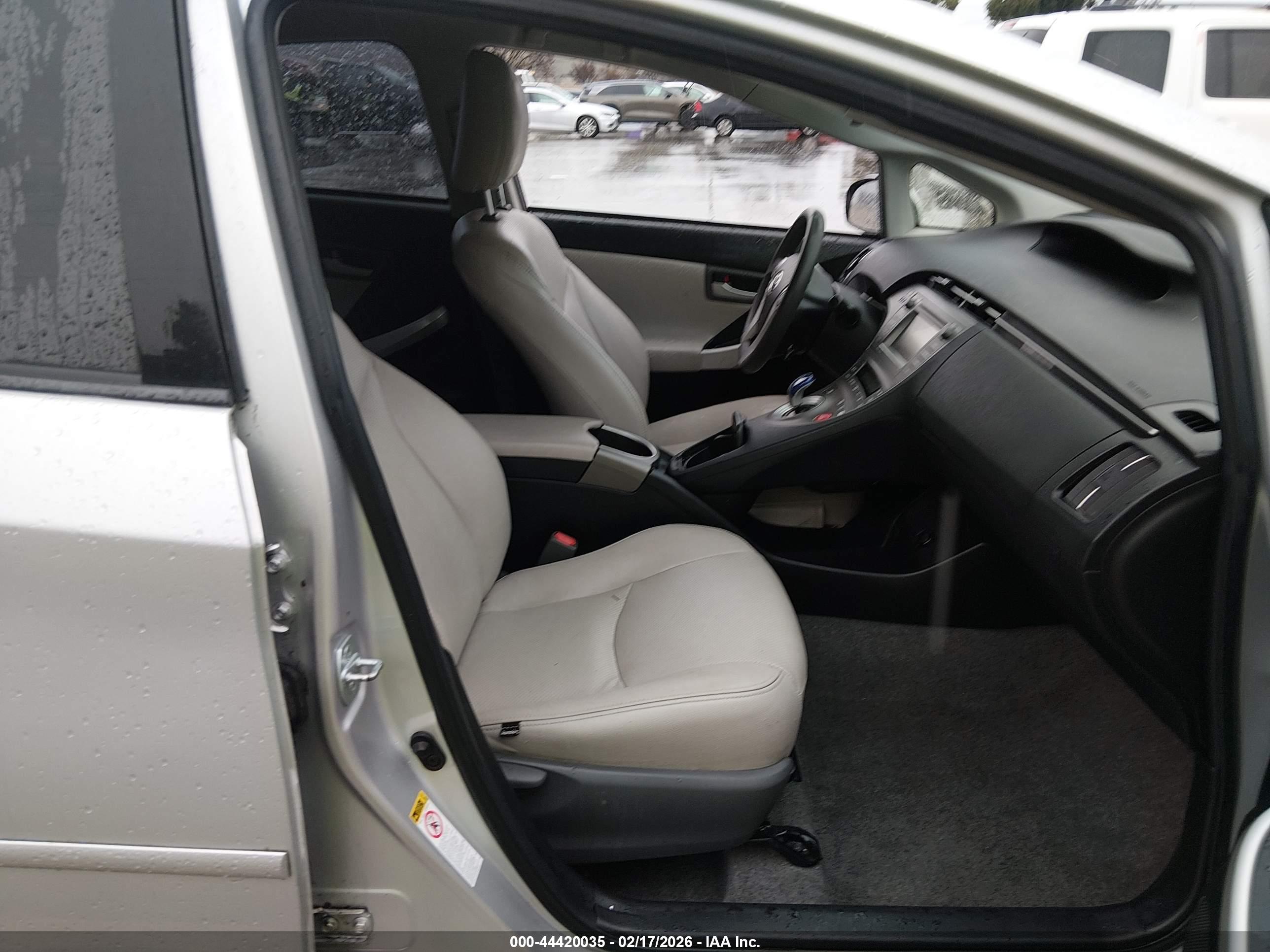 TOYOTA PRIUS image 5