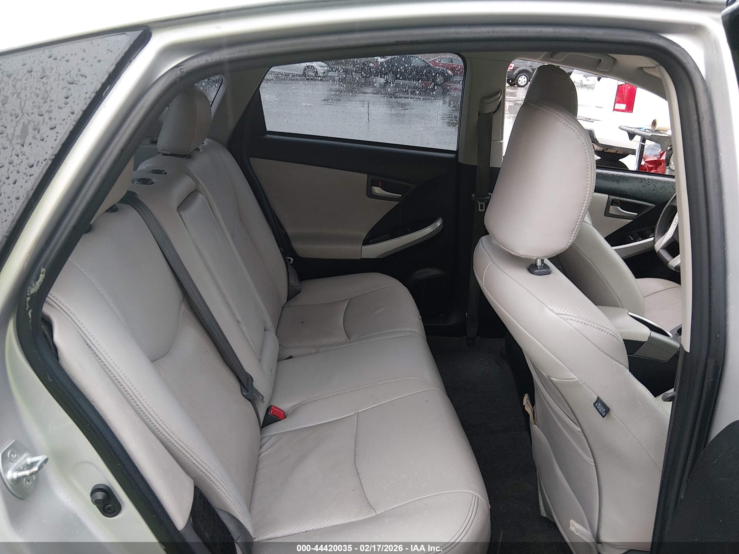 TOYOTA PRIUS image 8