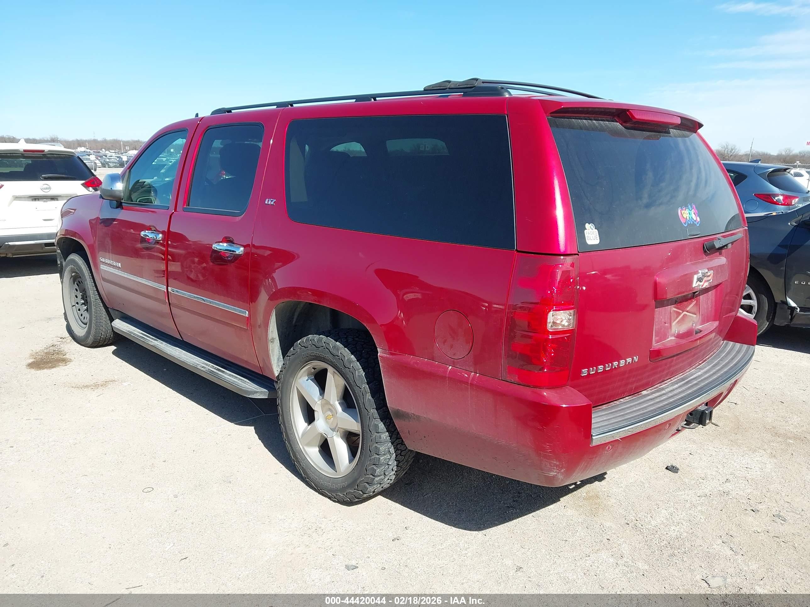CHEVROLET SUBURBAN image 3