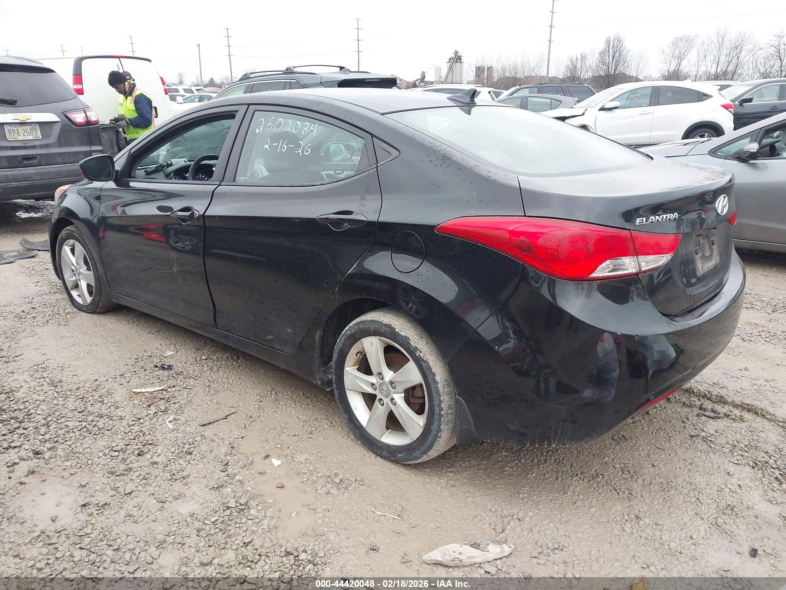 HYUNDAI ELANTRA image 3
