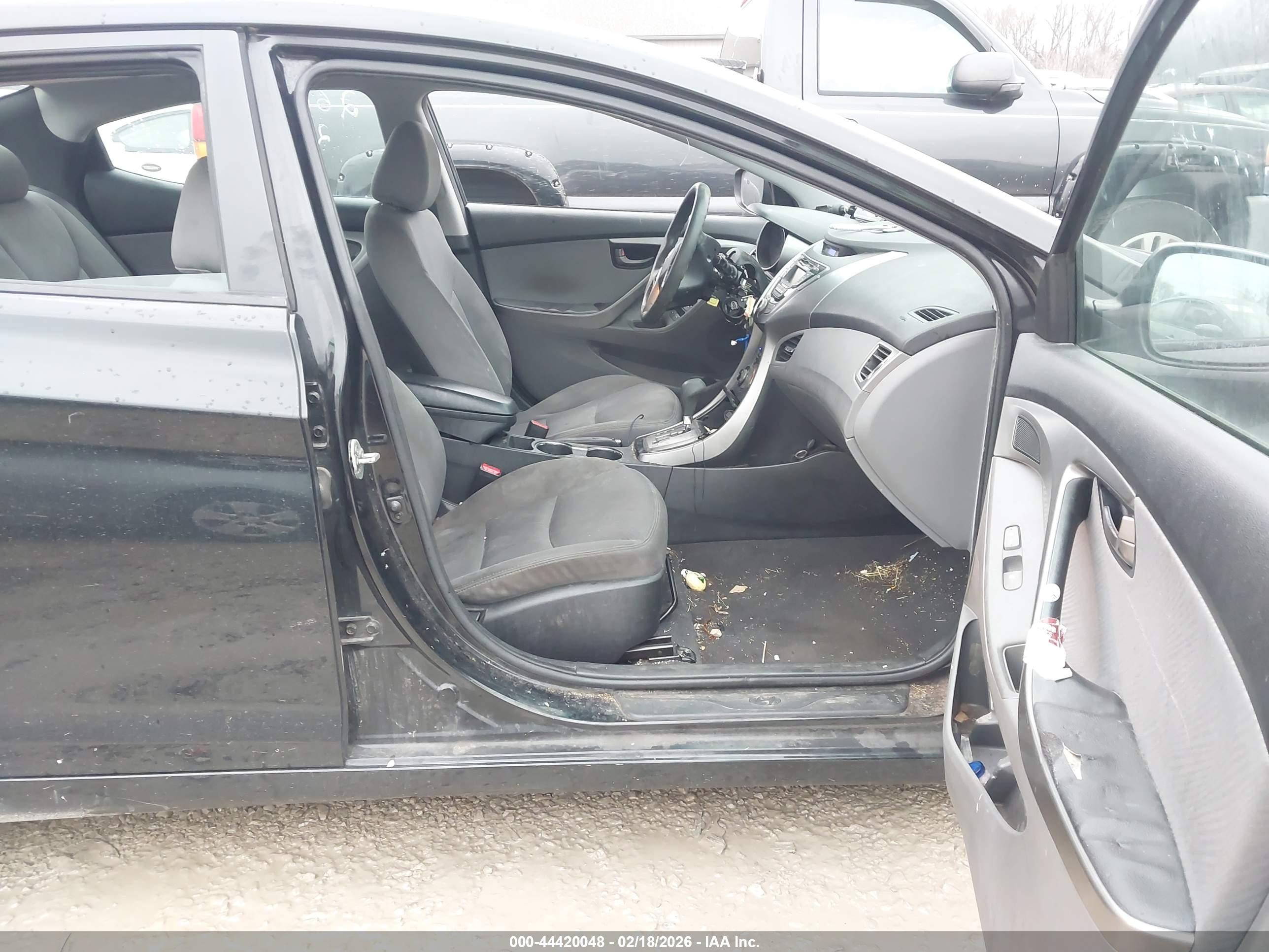 HYUNDAI ELANTRA image 5