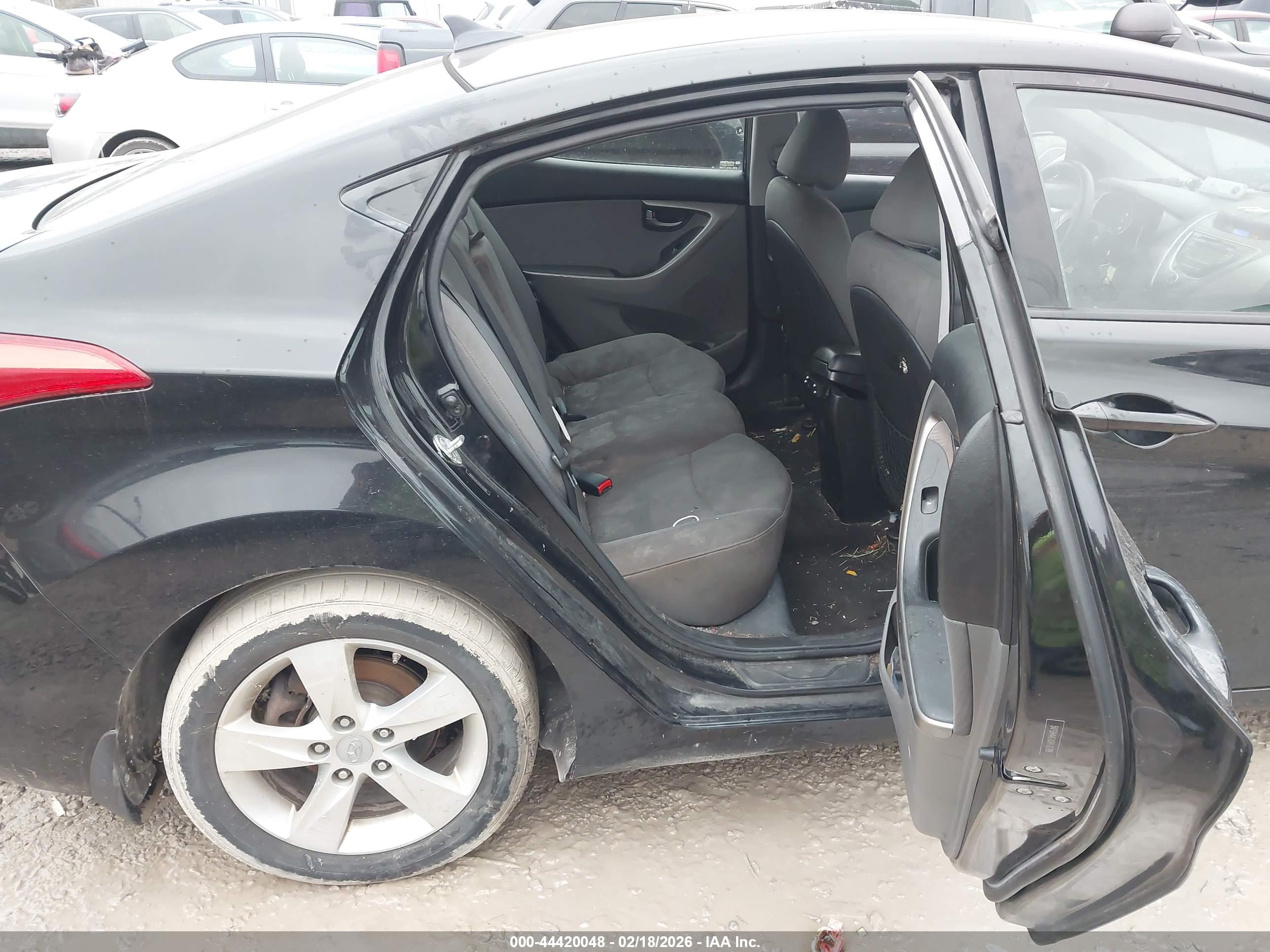 HYUNDAI ELANTRA image 8