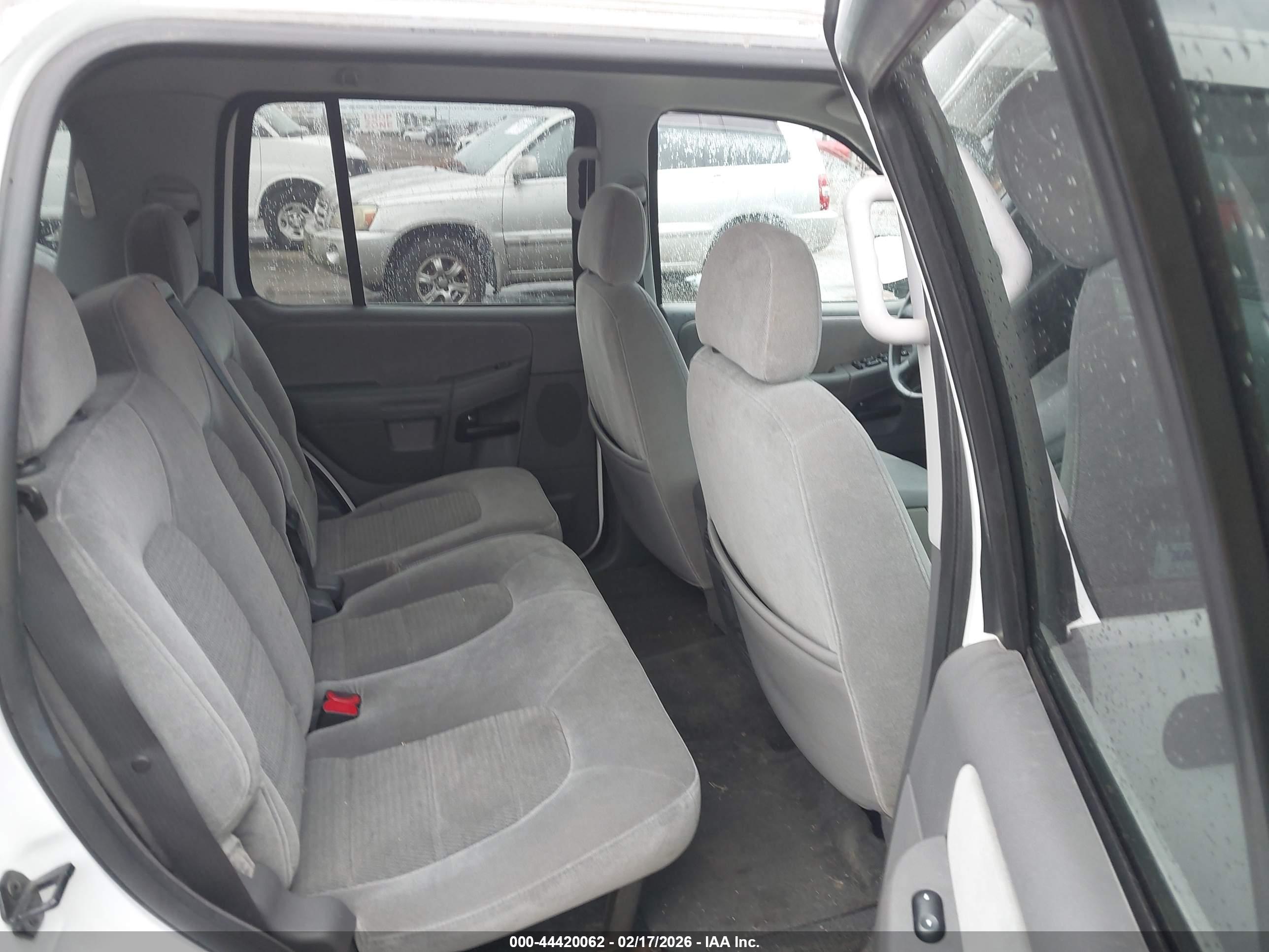 FORD EXPLORER image 8