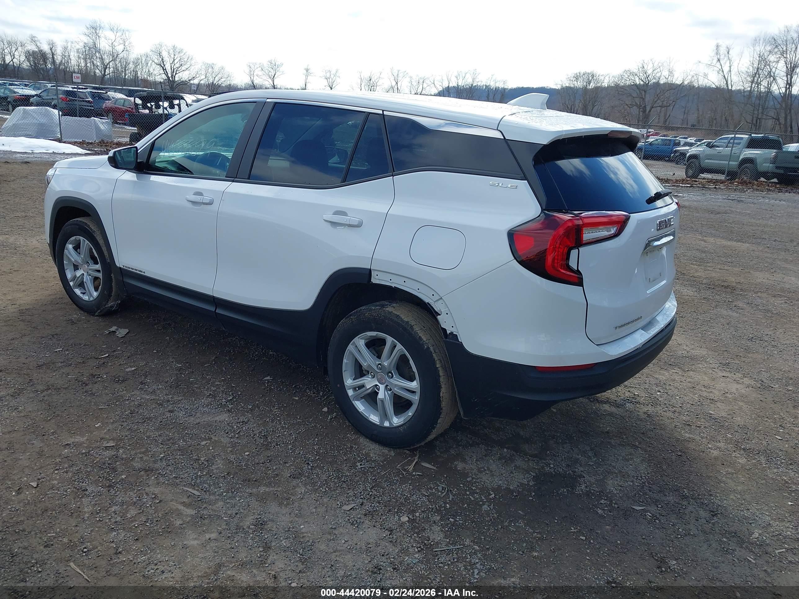 GMC TERRAIN image 3
