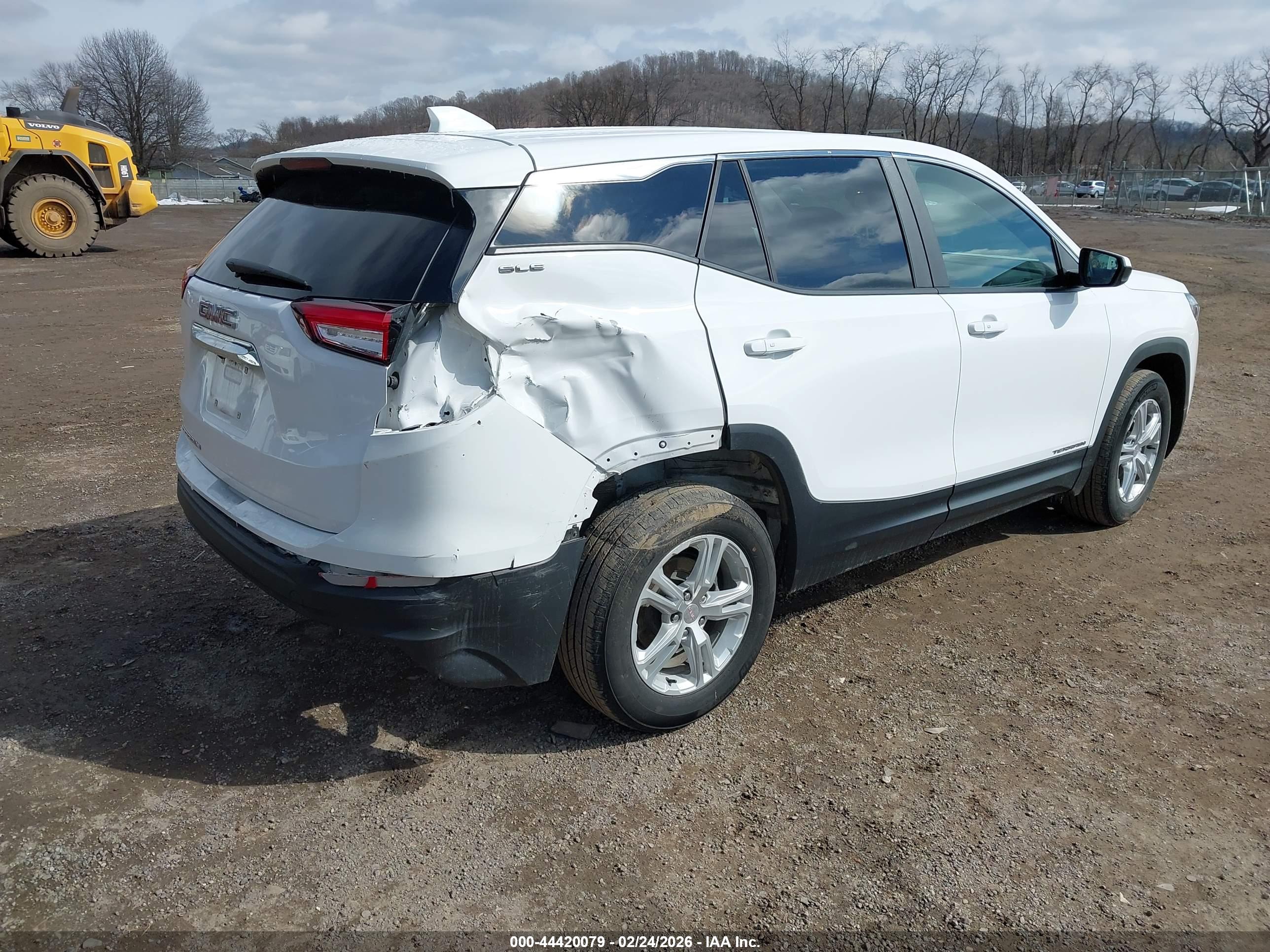 GMC TERRAIN image 4