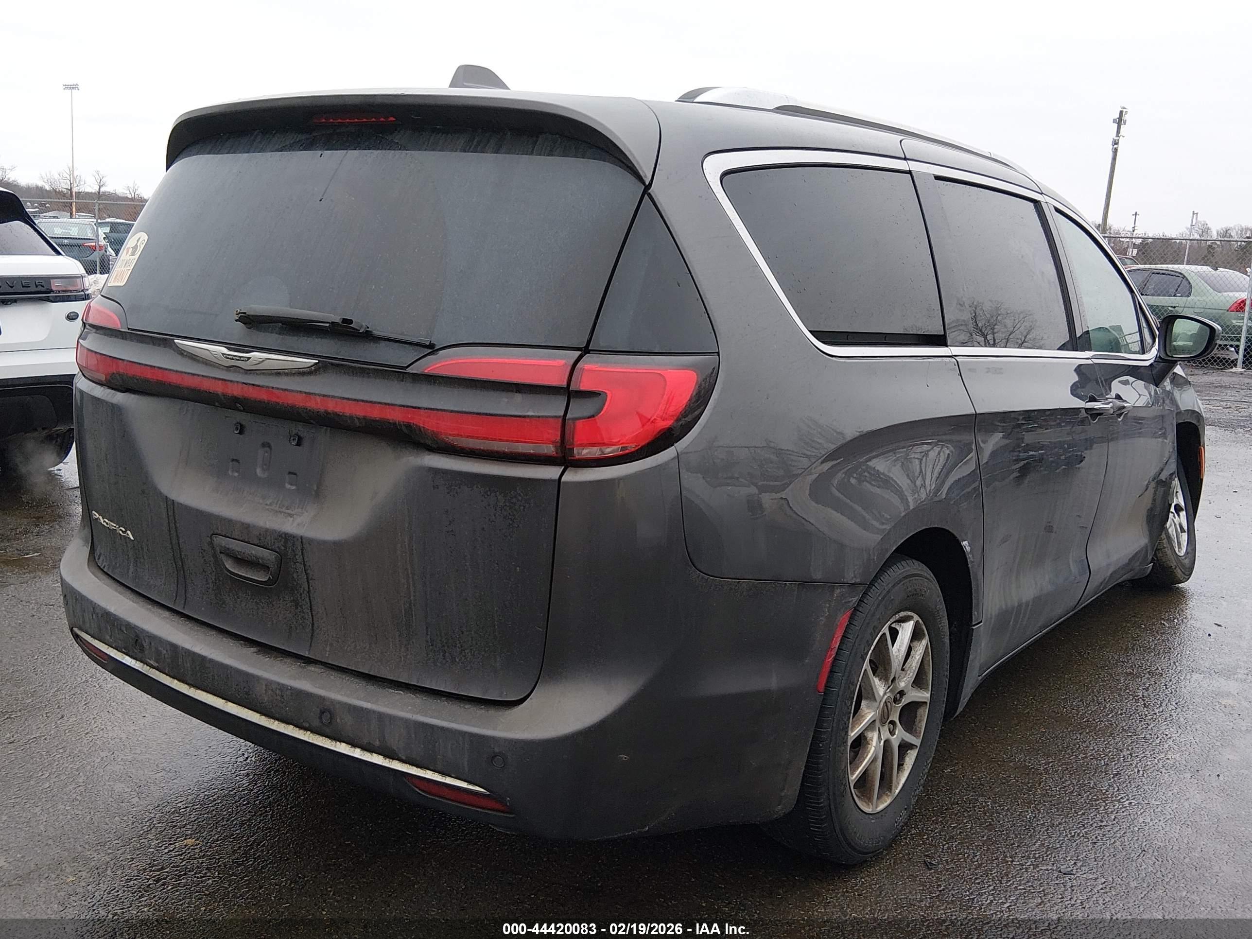 CHRYSLER PACIFICA image 4