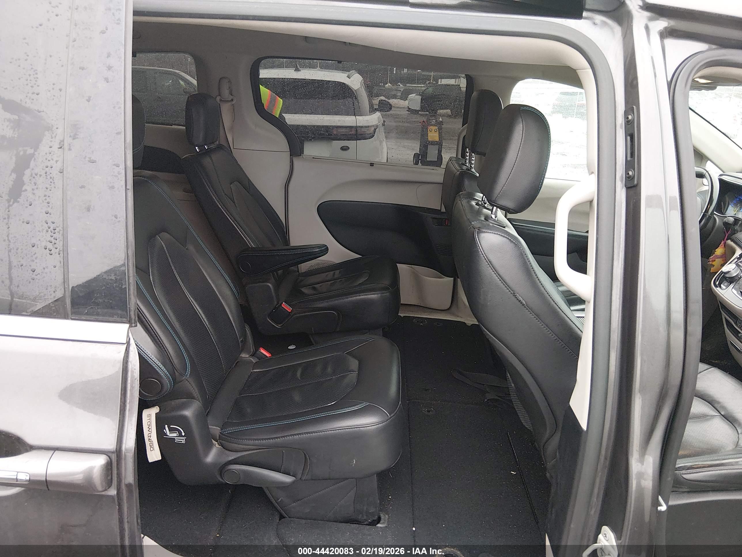 CHRYSLER PACIFICA image 8