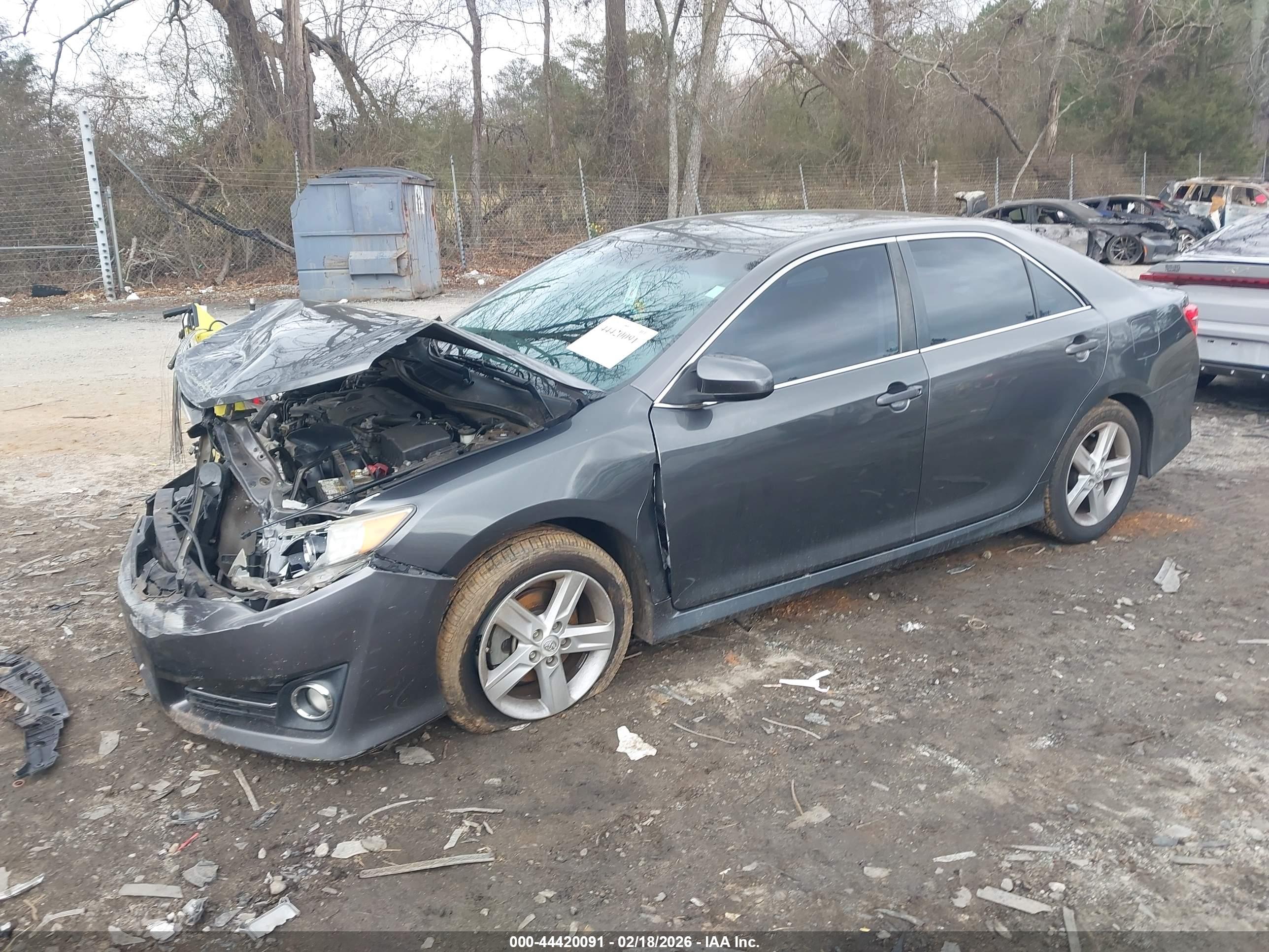 TOYOTA CAMRY image 2
