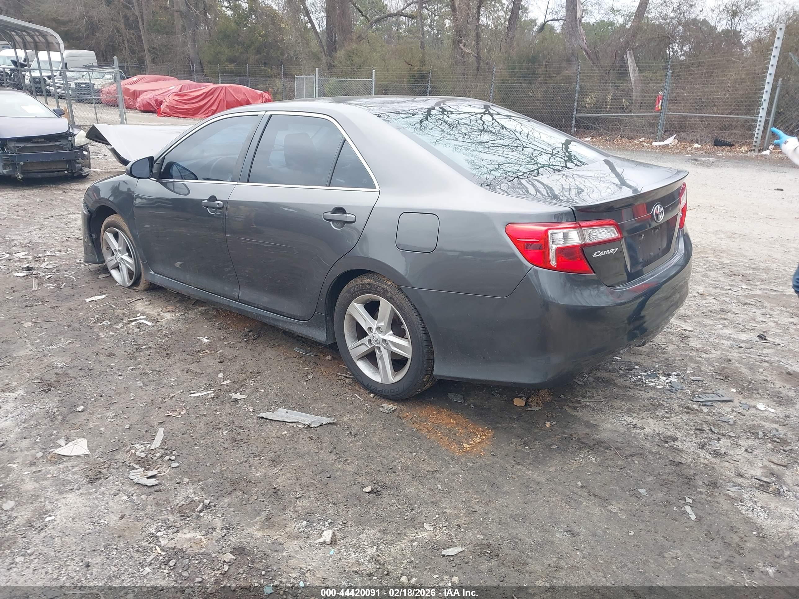 TOYOTA CAMRY image 3