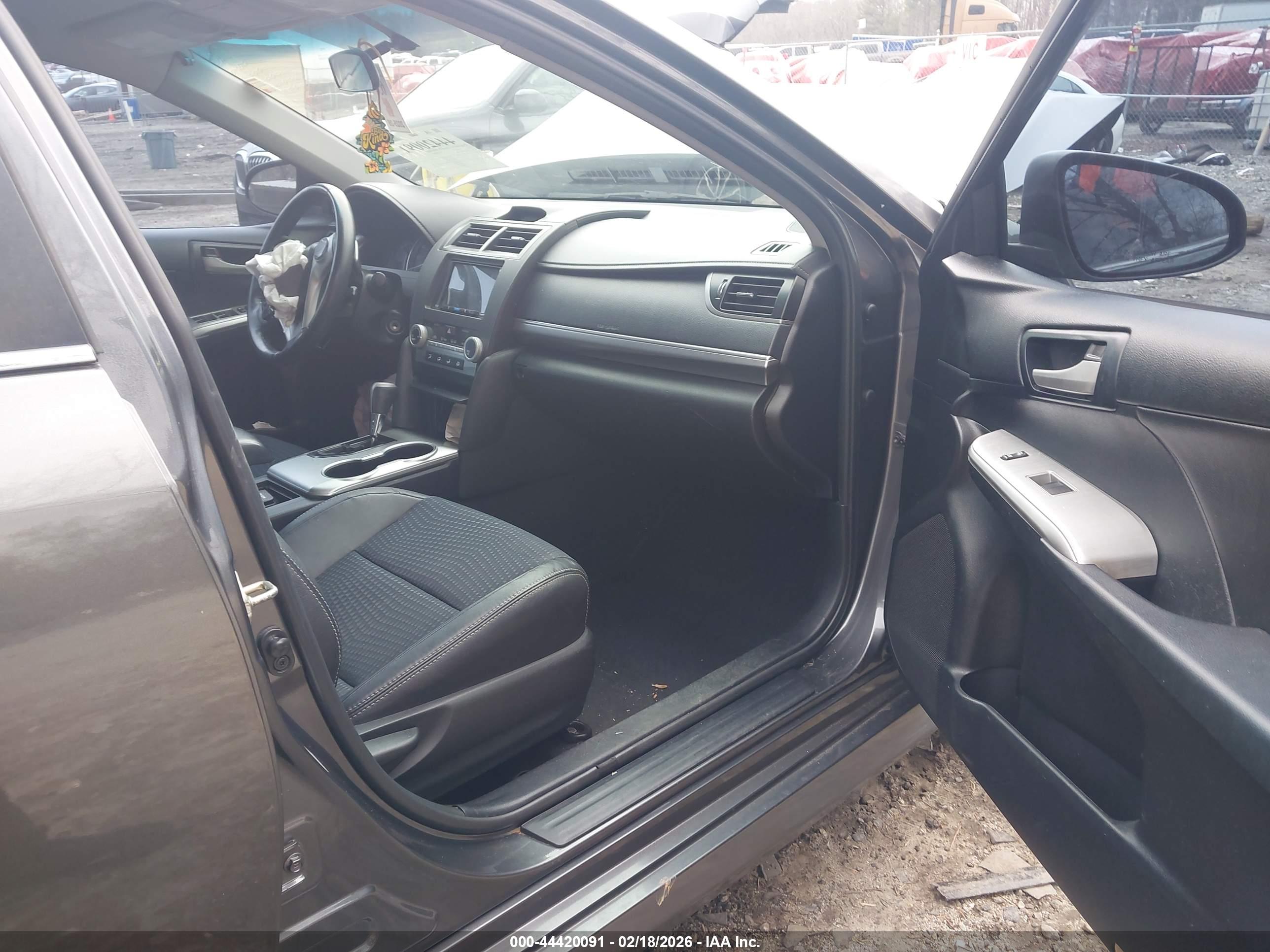 TOYOTA CAMRY image 5