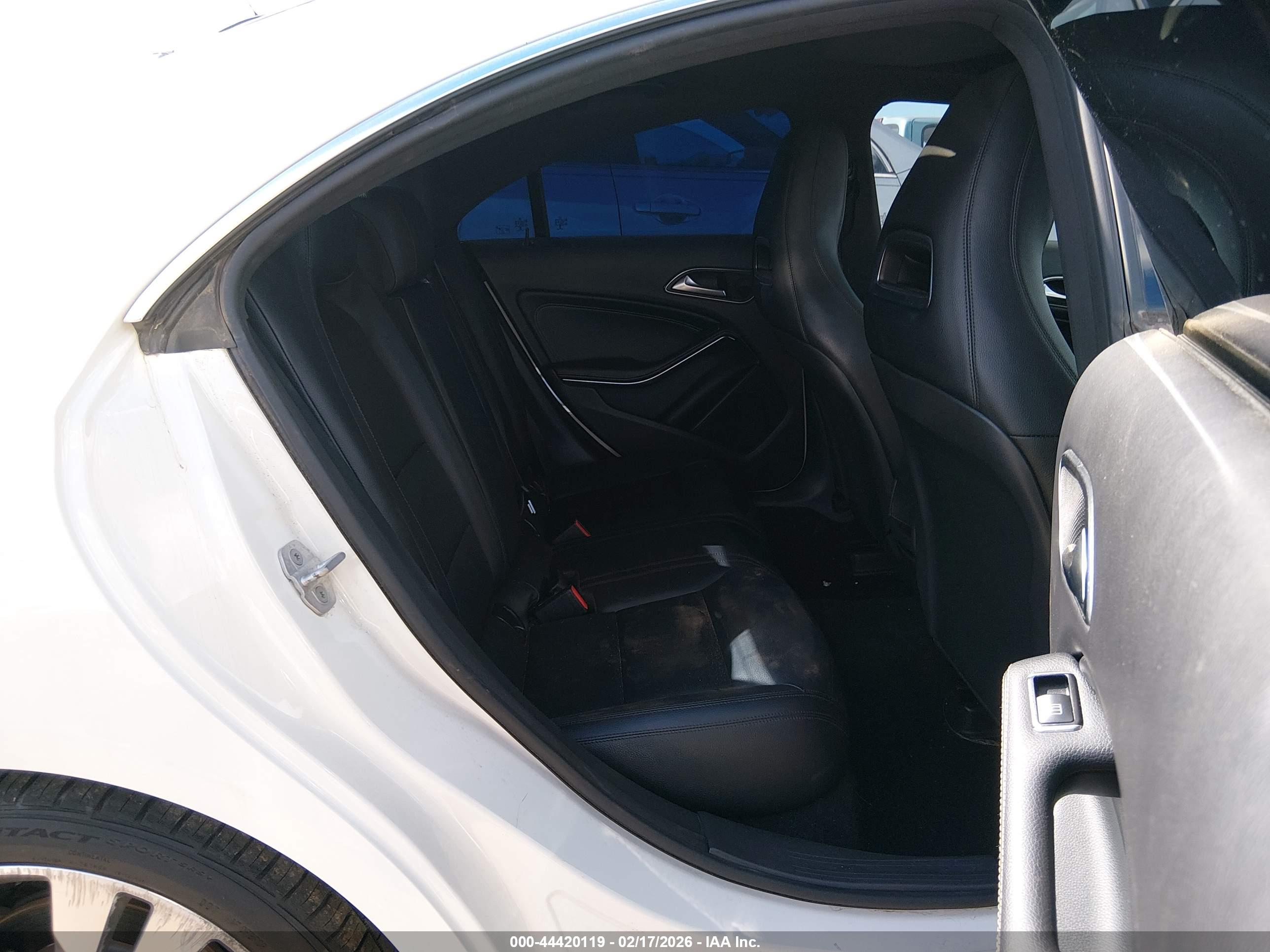 MERCEDES-BENZ CLA image 8