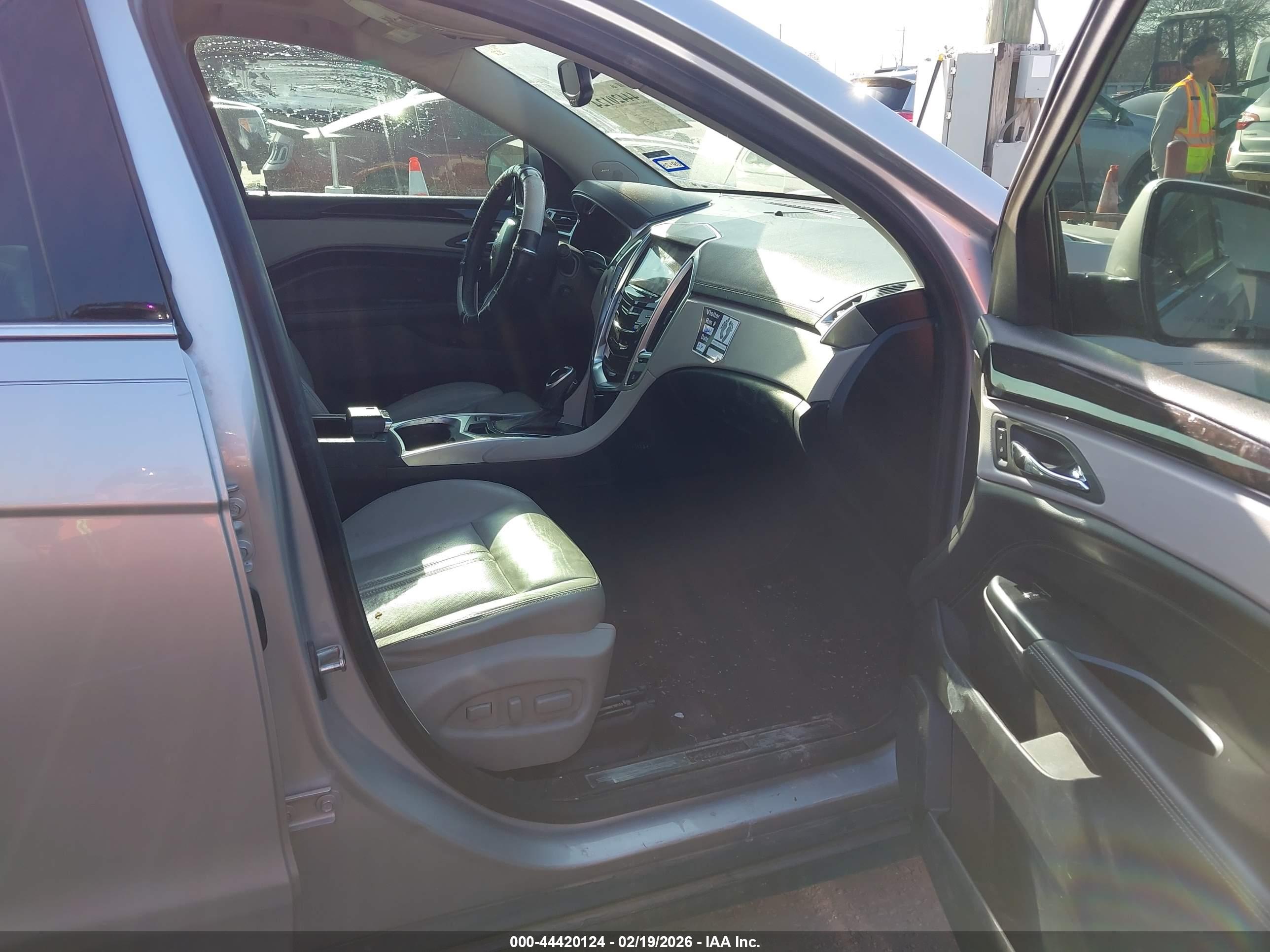 CADILLAC SRX image 5