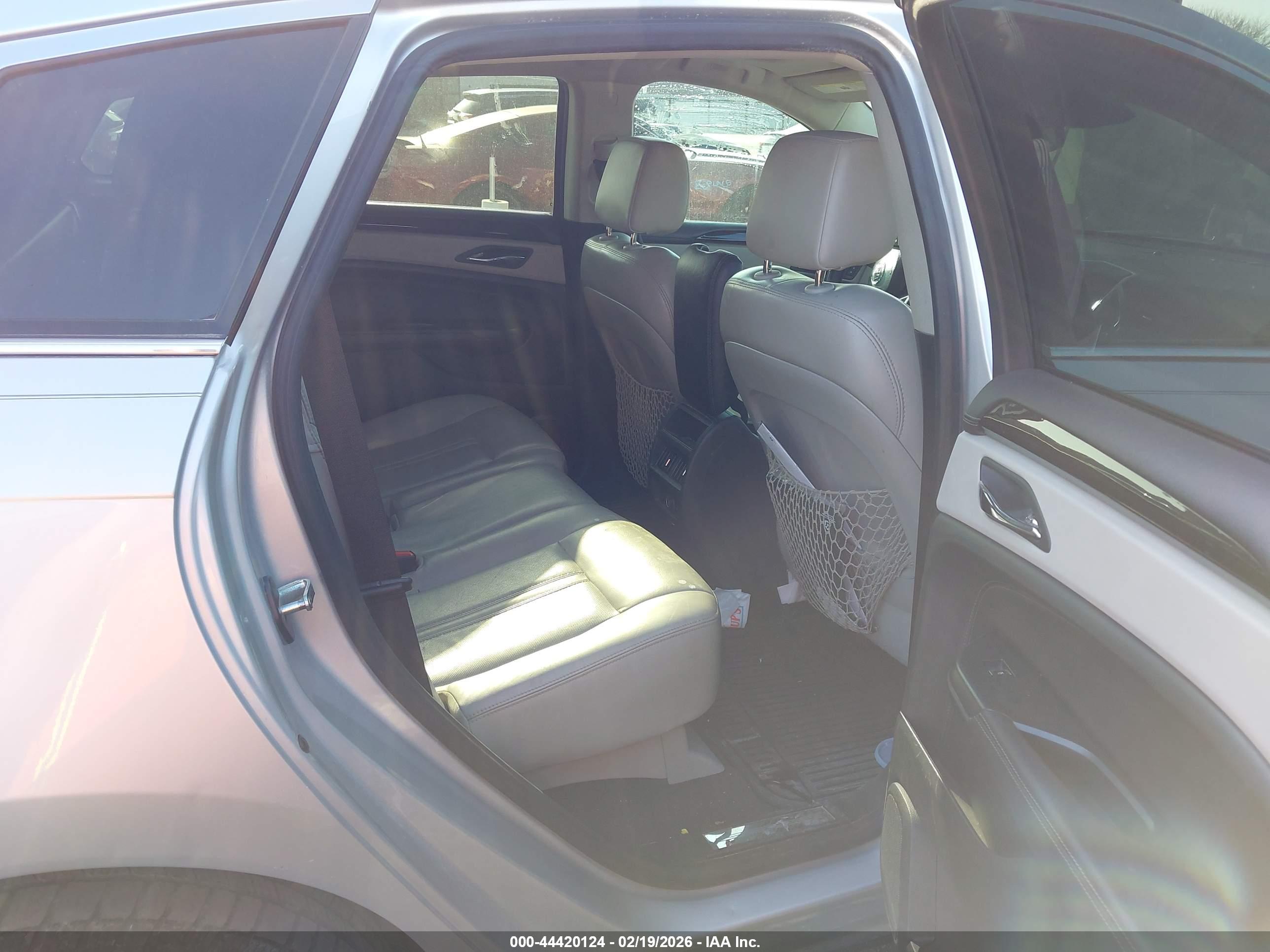 CADILLAC SRX image 8