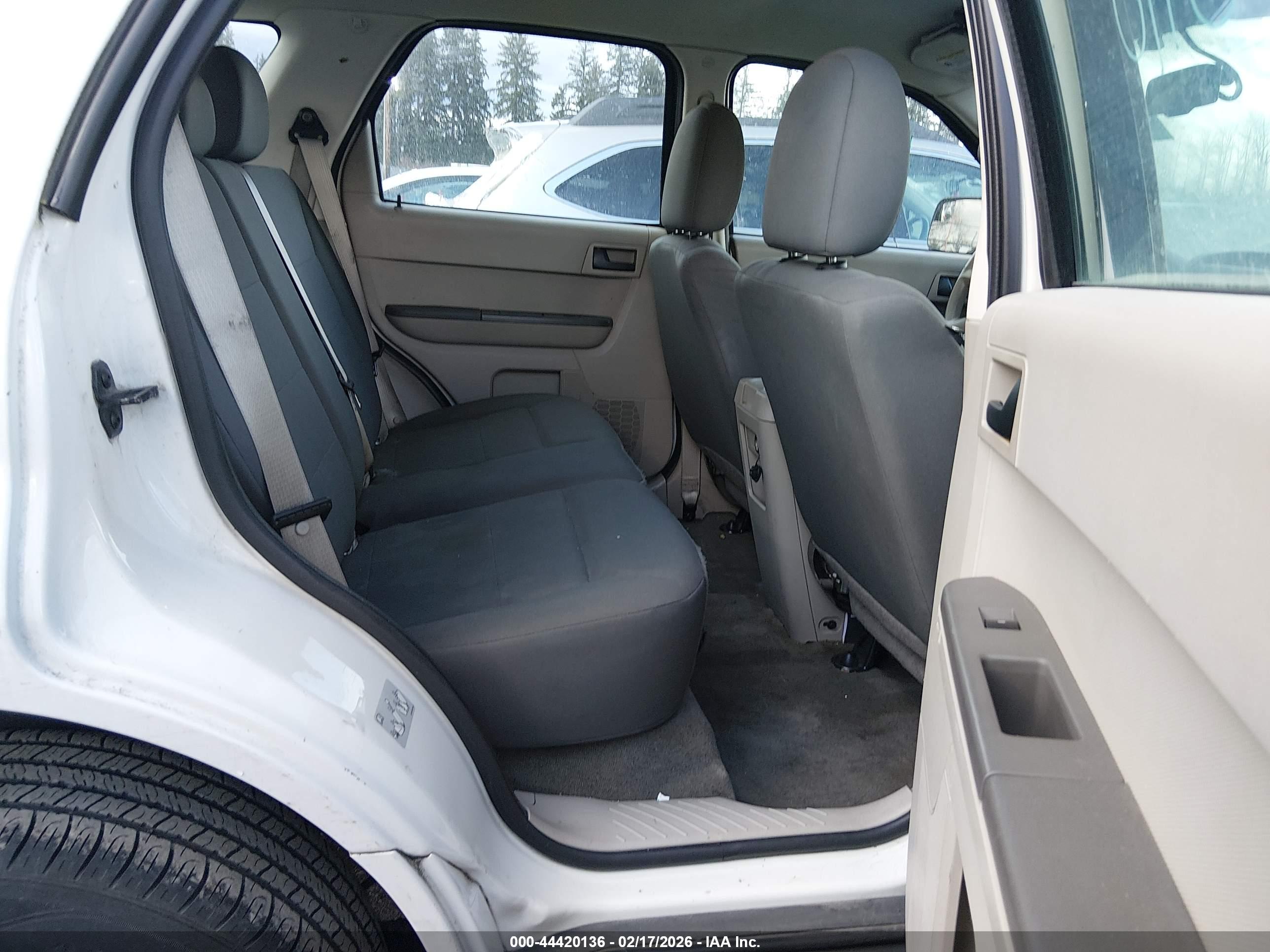 FORD ESCAPE image 8
