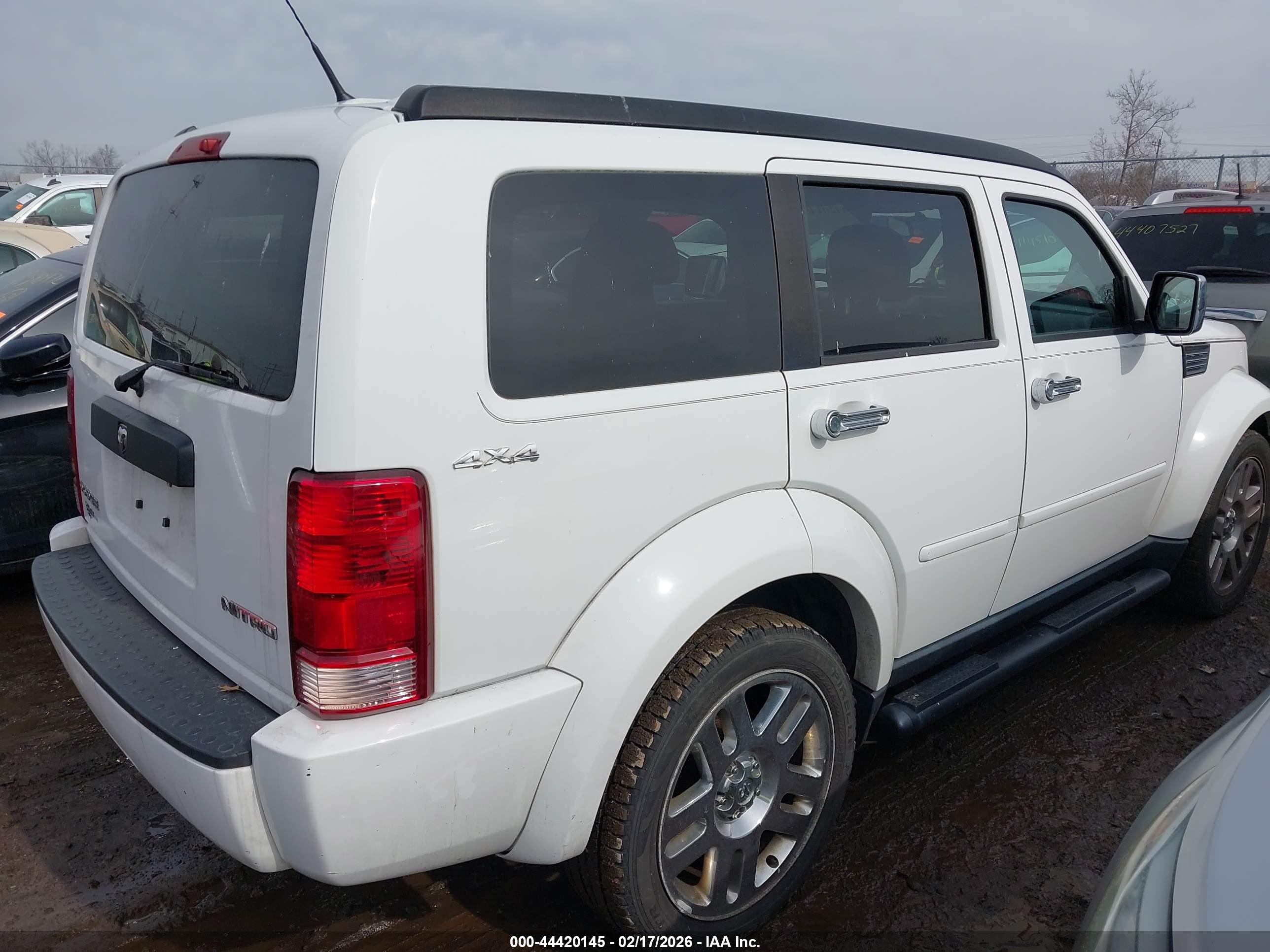 DODGE NITRO image 4