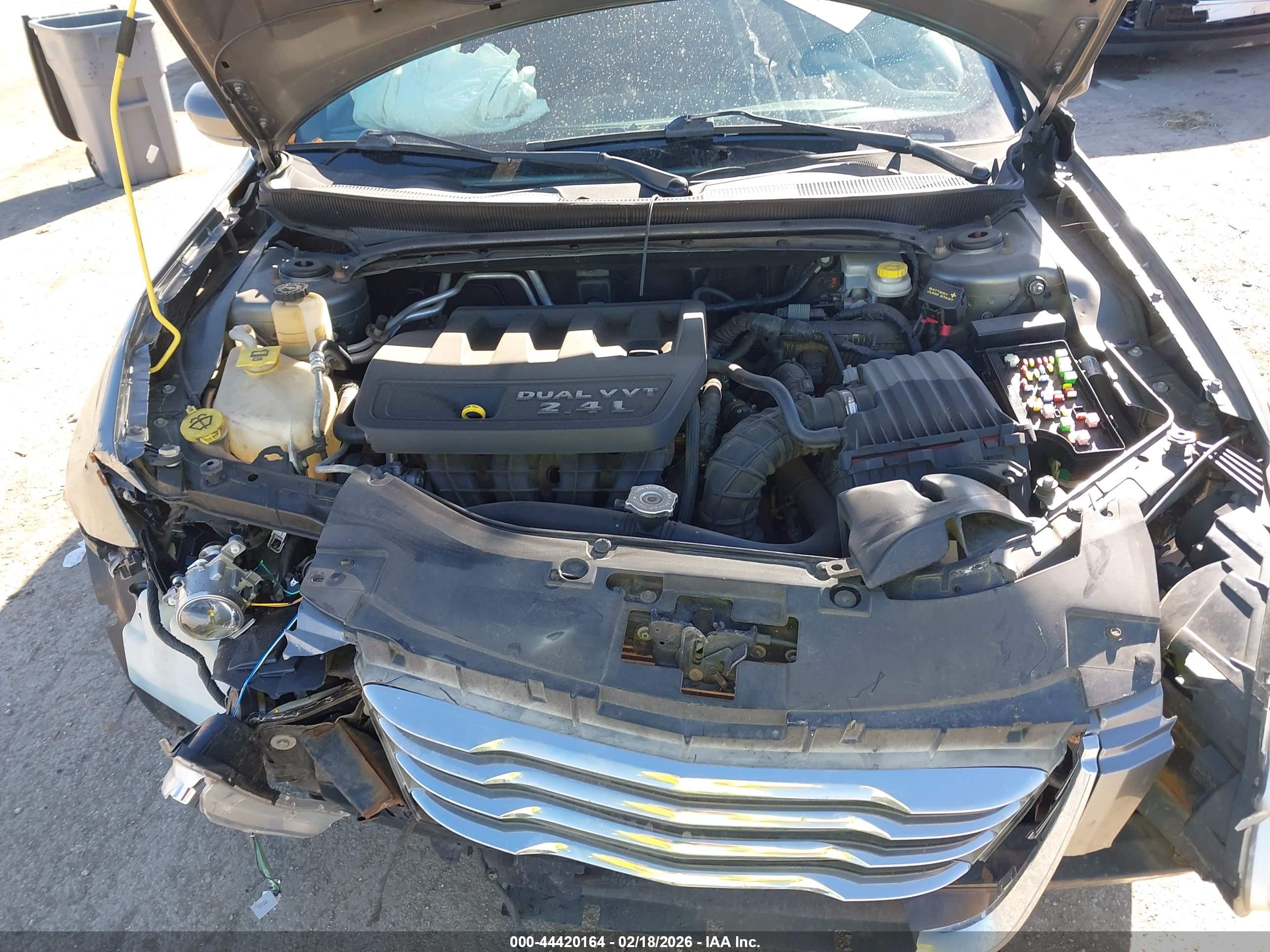 CHRYSLER 200 image 10