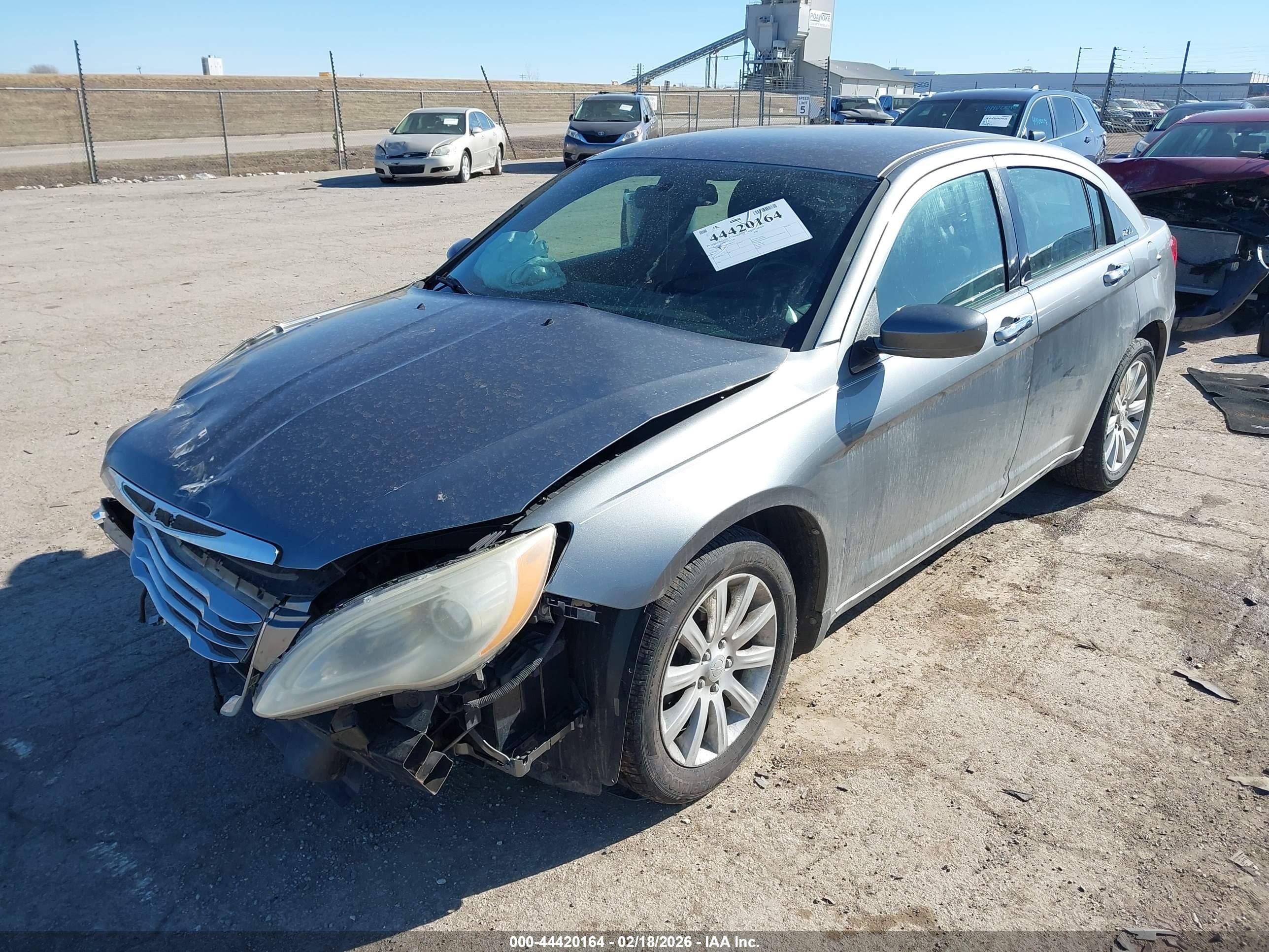 CHRYSLER 200 image 2