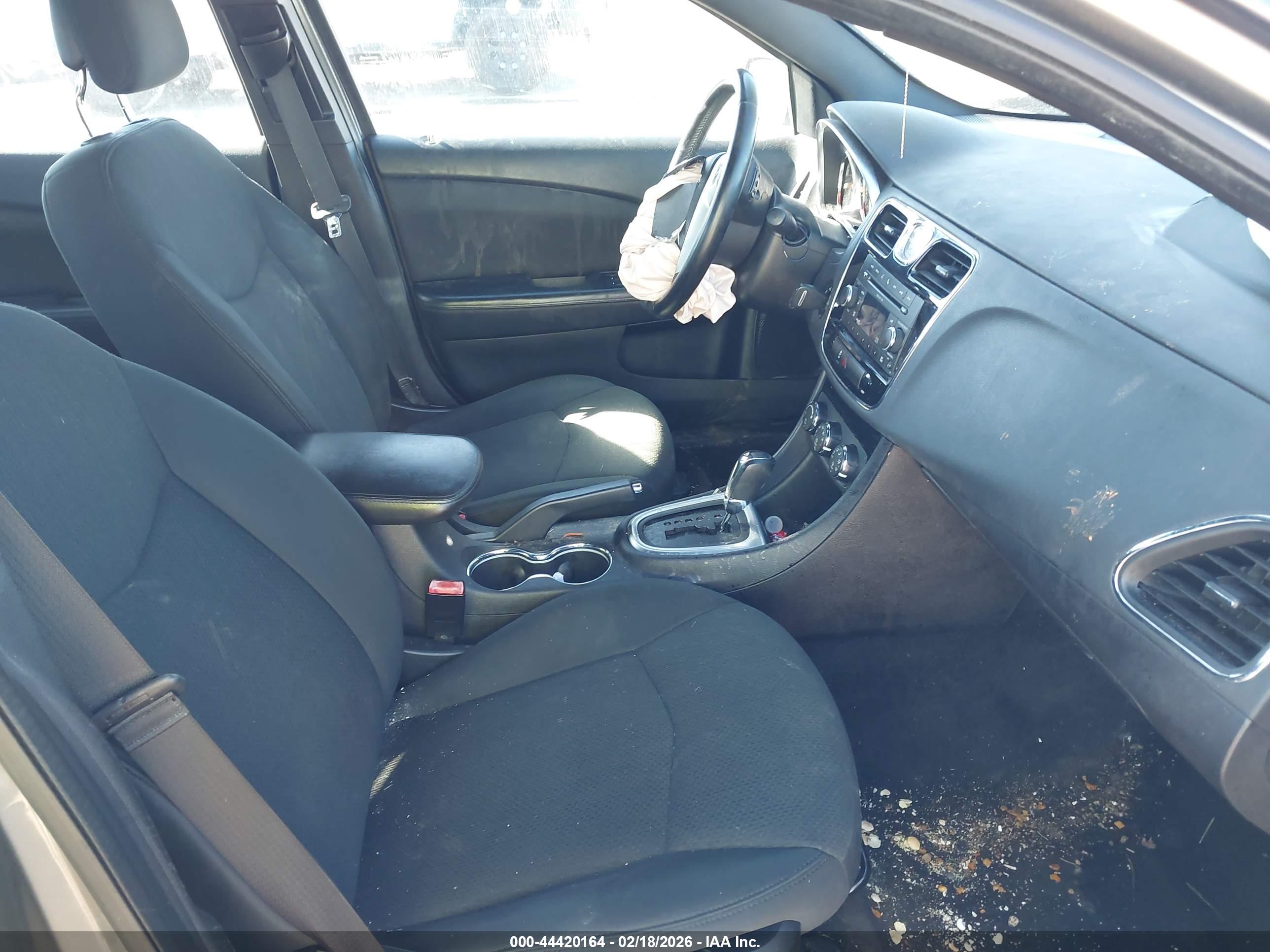 CHRYSLER 200 image 5