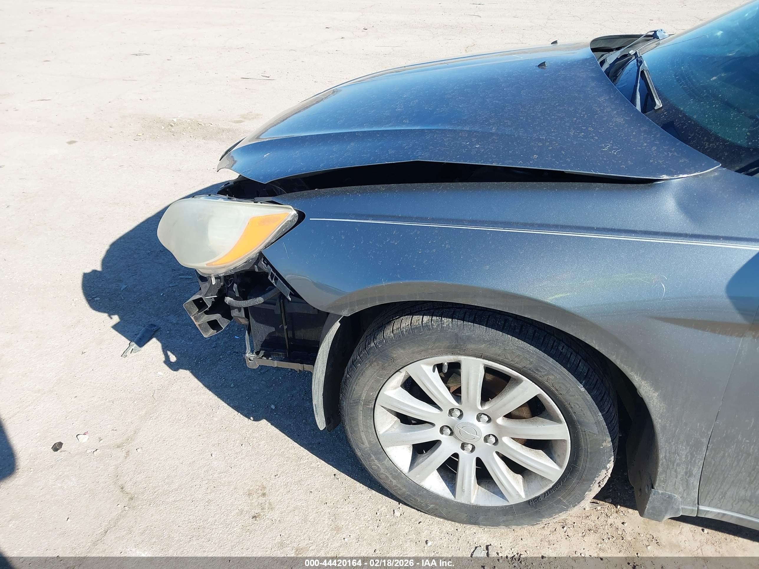CHRYSLER 200 image 6
