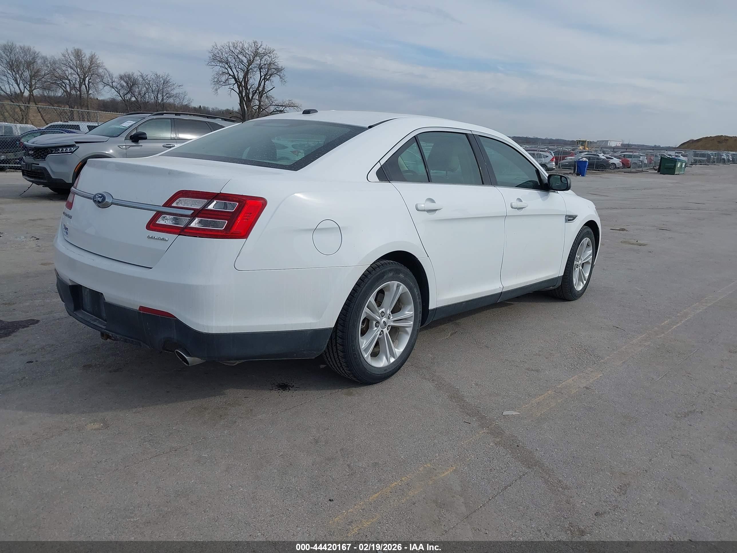 FORD TAURUS image 4