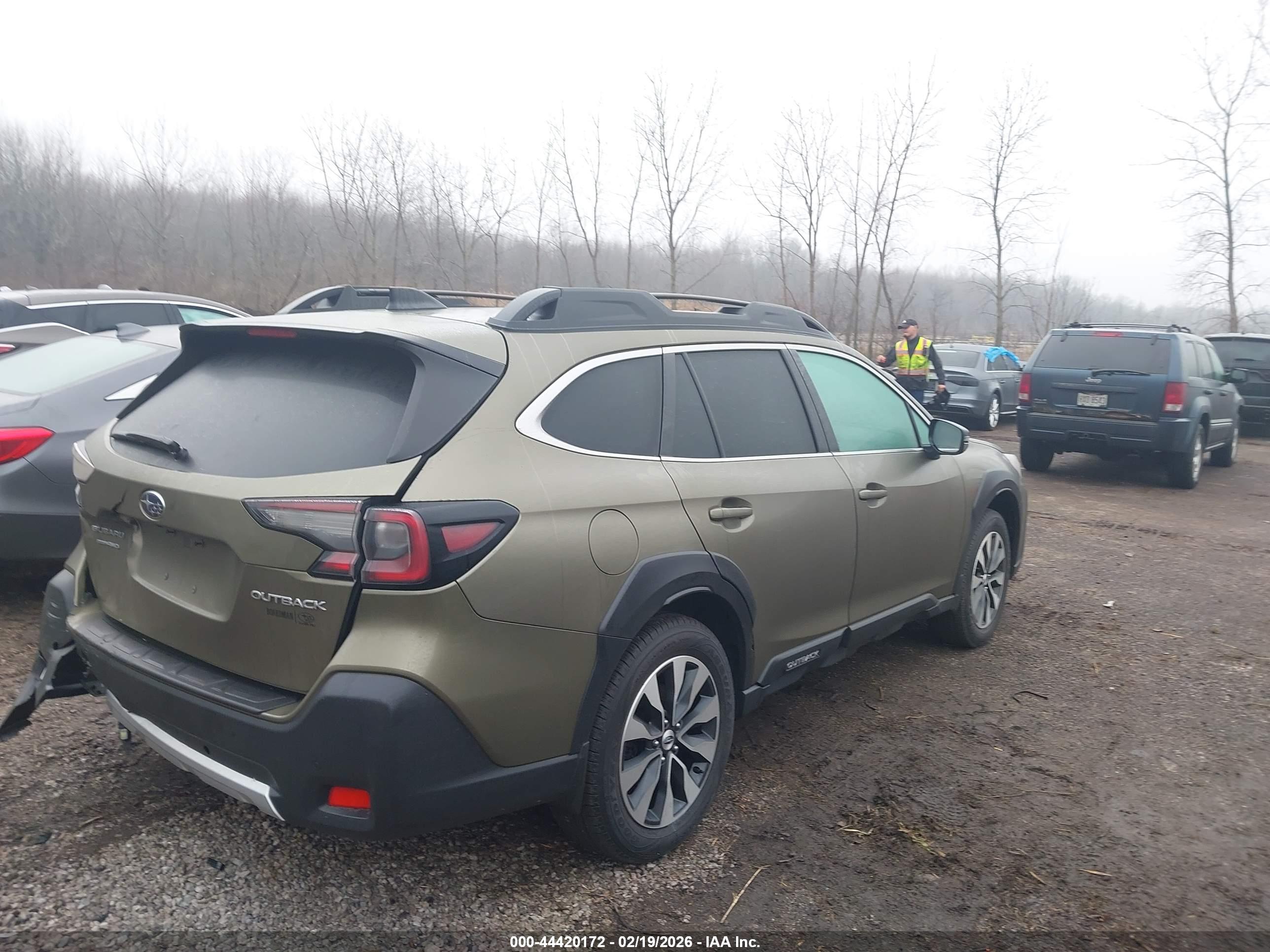 SUBARU OUTBACK image 4