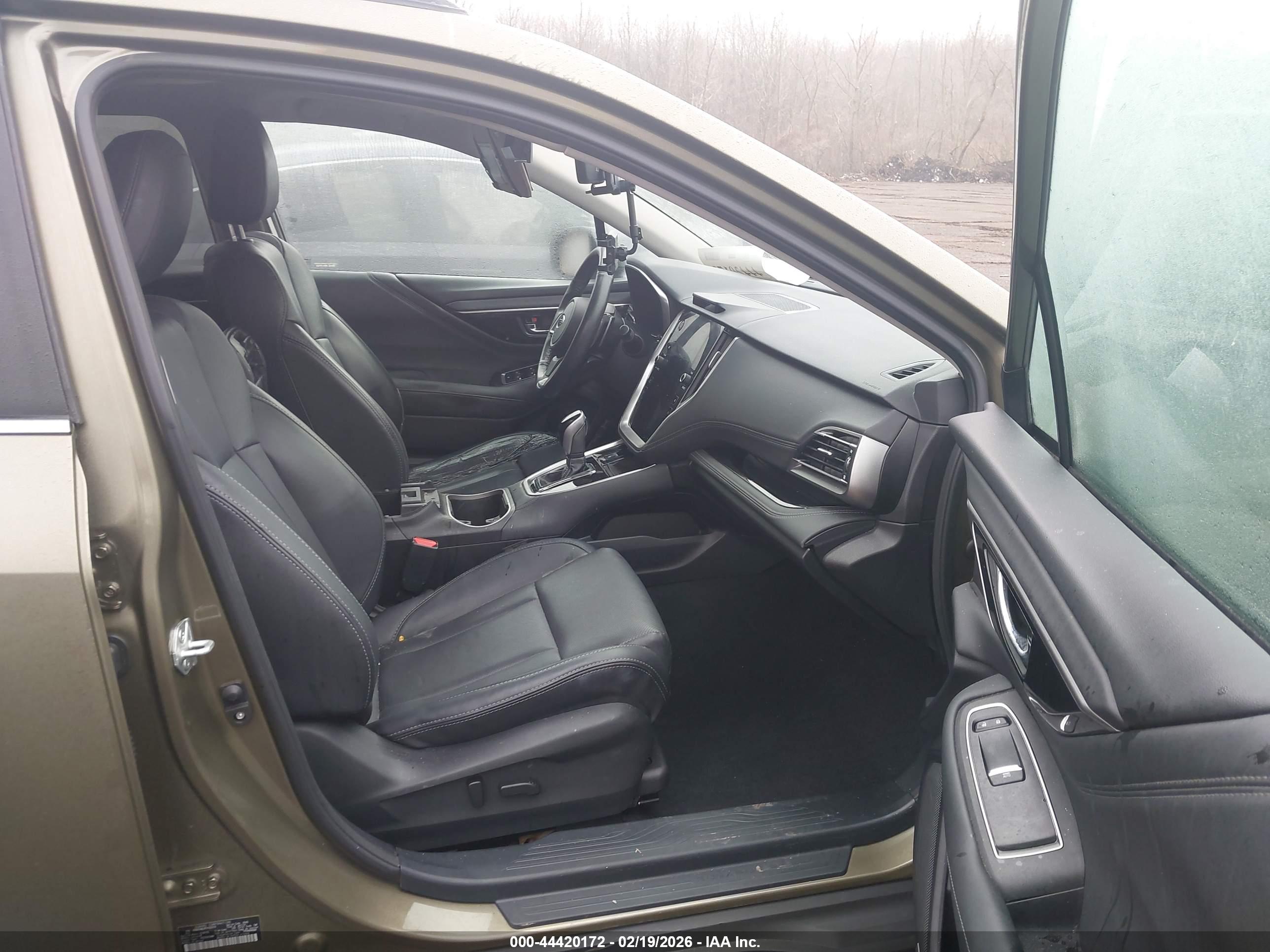 SUBARU OUTBACK image 5