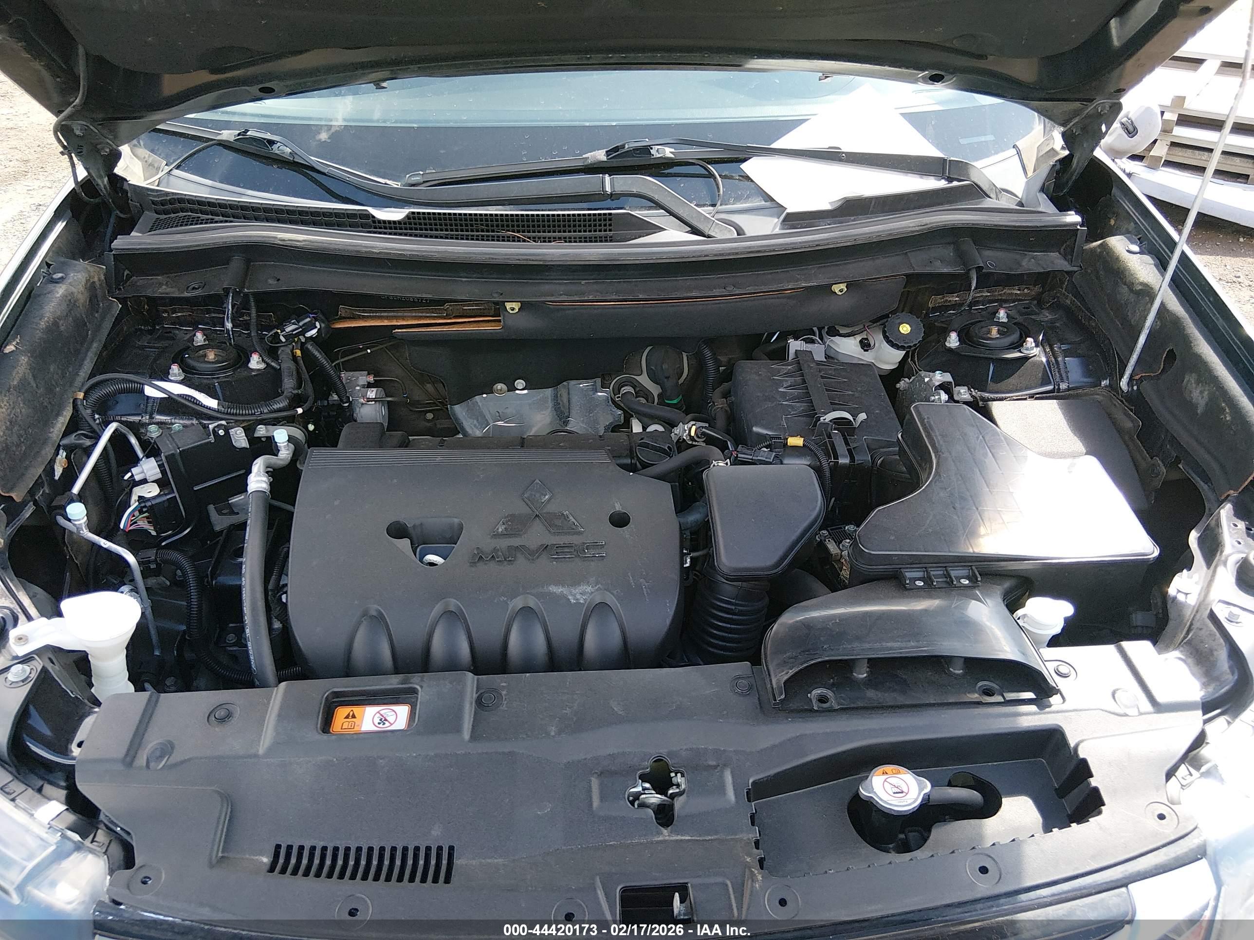 MITSUBISHI OUTLANDER image 10