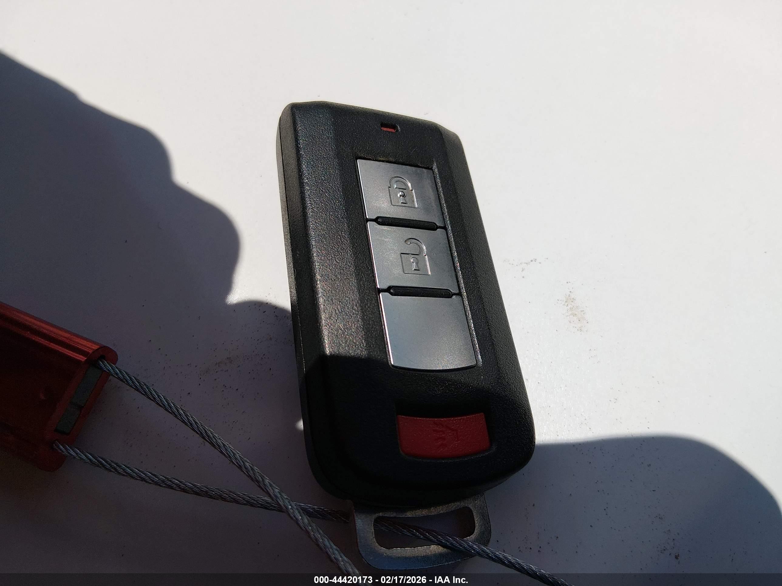 MITSUBISHI OUTLANDER image 11