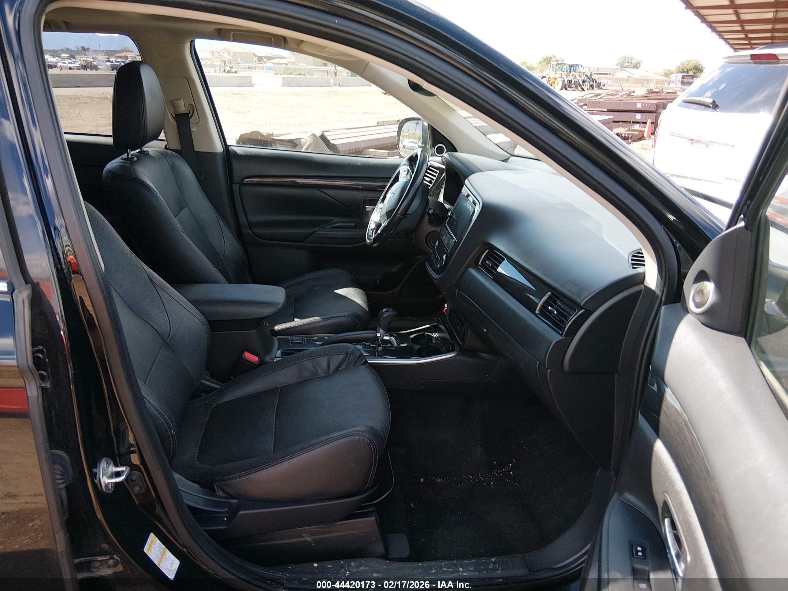 MITSUBISHI OUTLANDER image 5