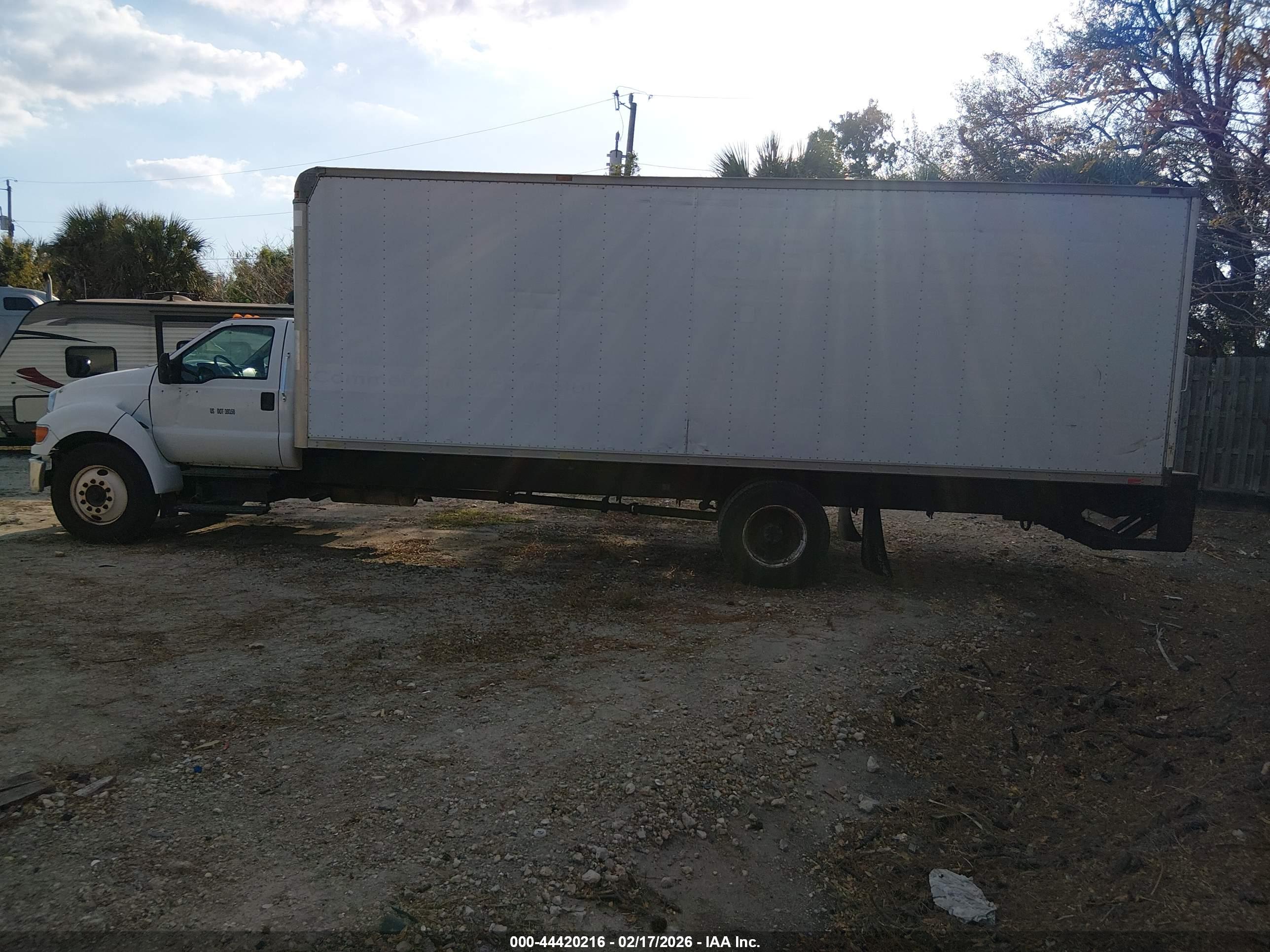 FORD F-650 image 3
