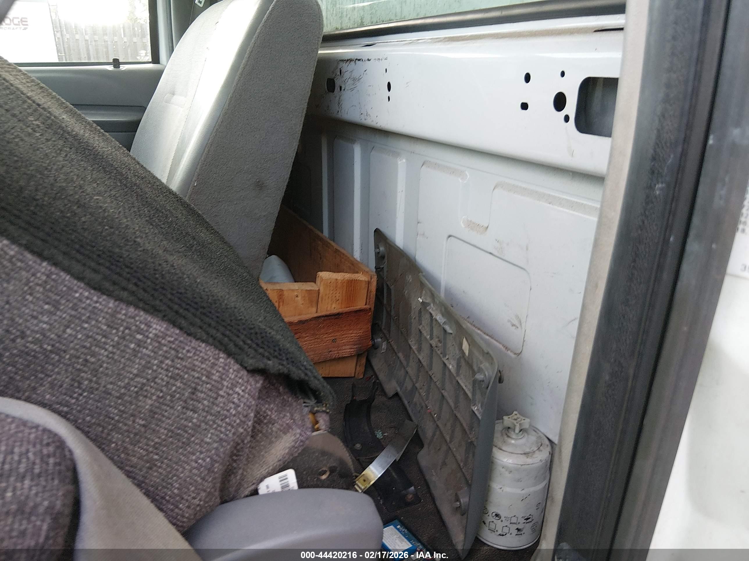 FORD F-650 image 8